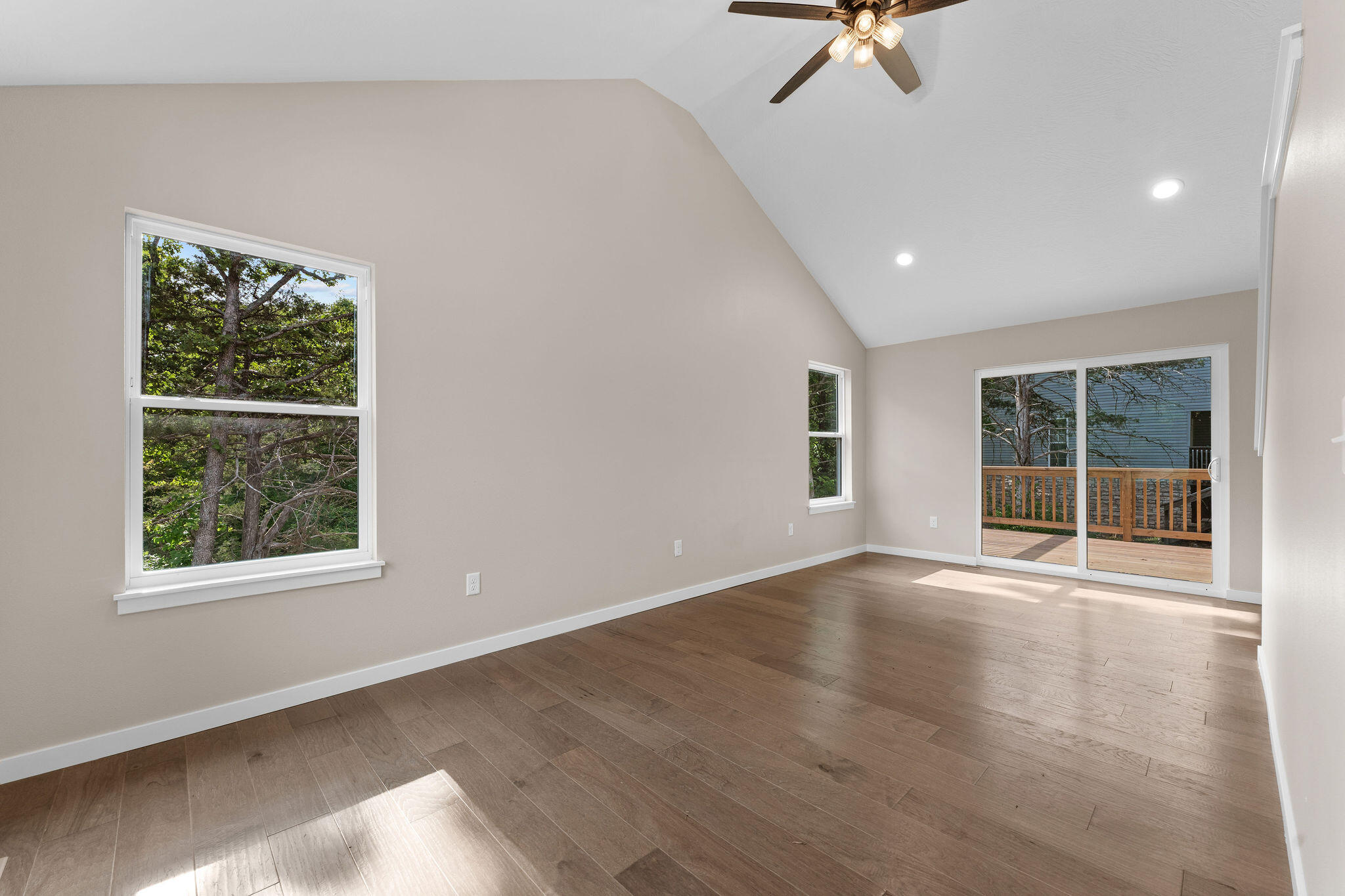 202 Eric Drive Property Photo 4