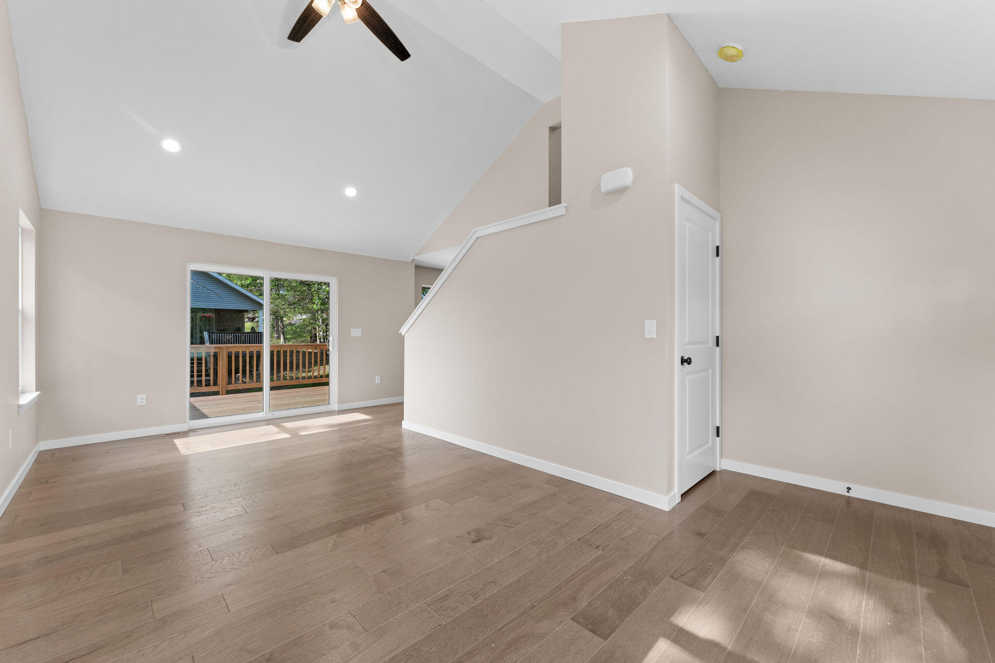 202 Eric Drive Property Photo 5