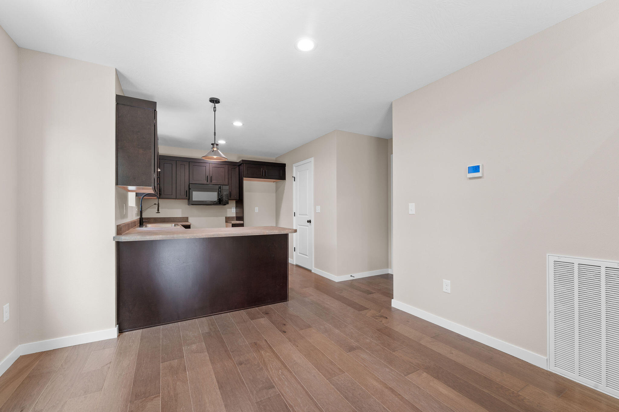 202 Eric Drive Property Photo 8