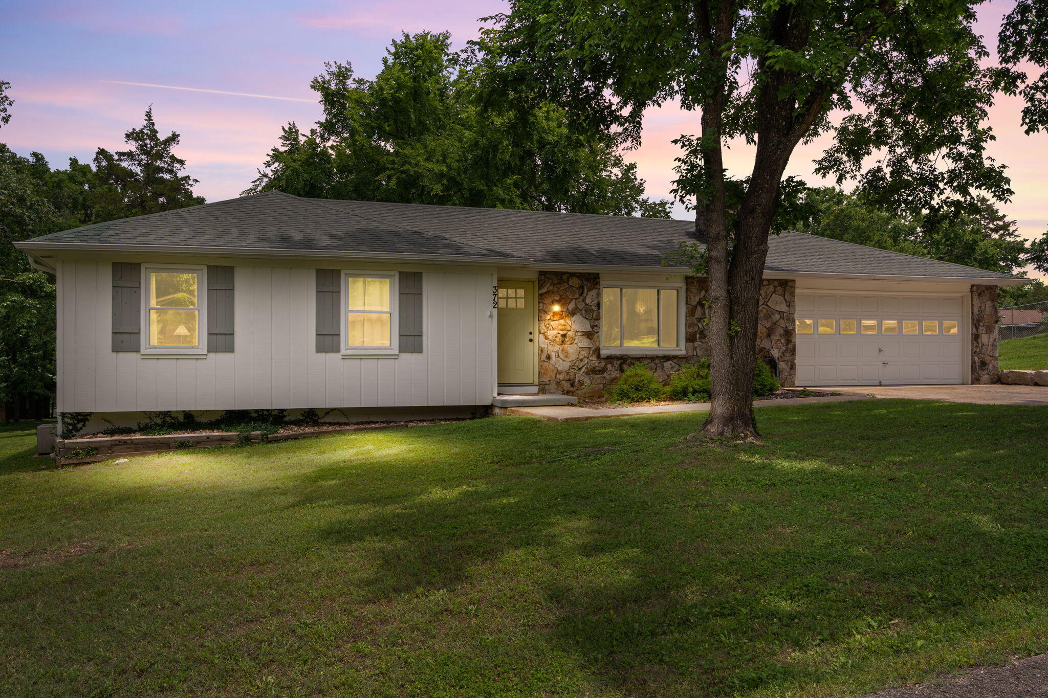 372 Greenbrier Lane Property Photo 4