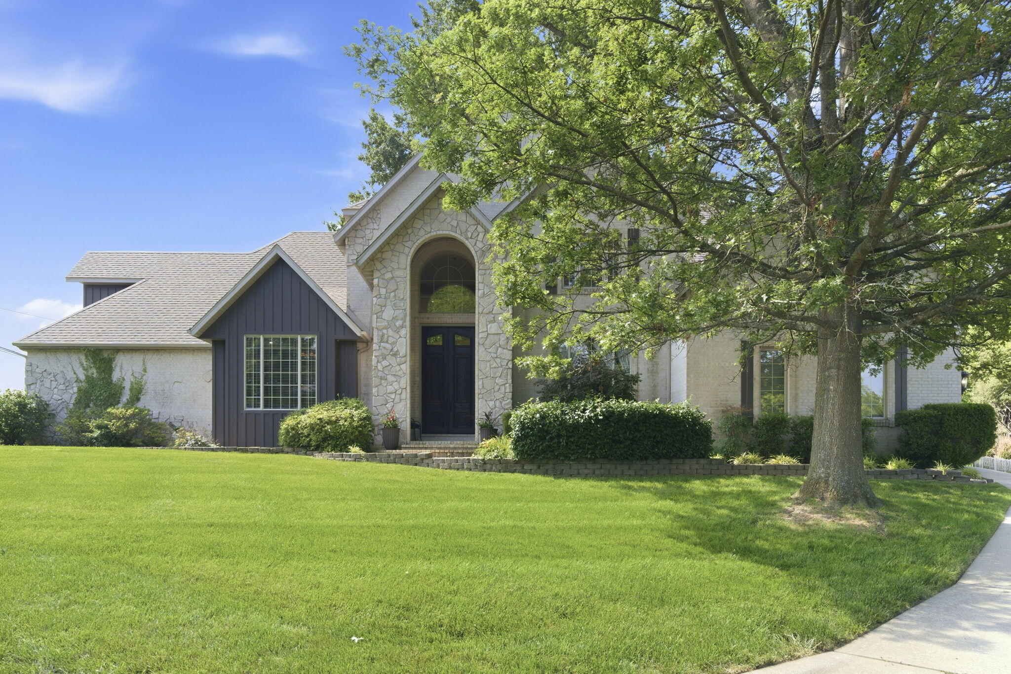 1610 West Caleb Court Property Photo 4
