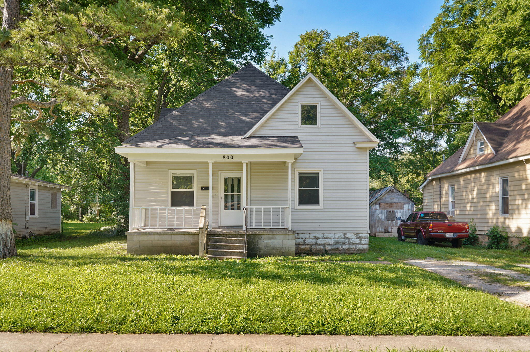 800 West Central Street Property Photo 1