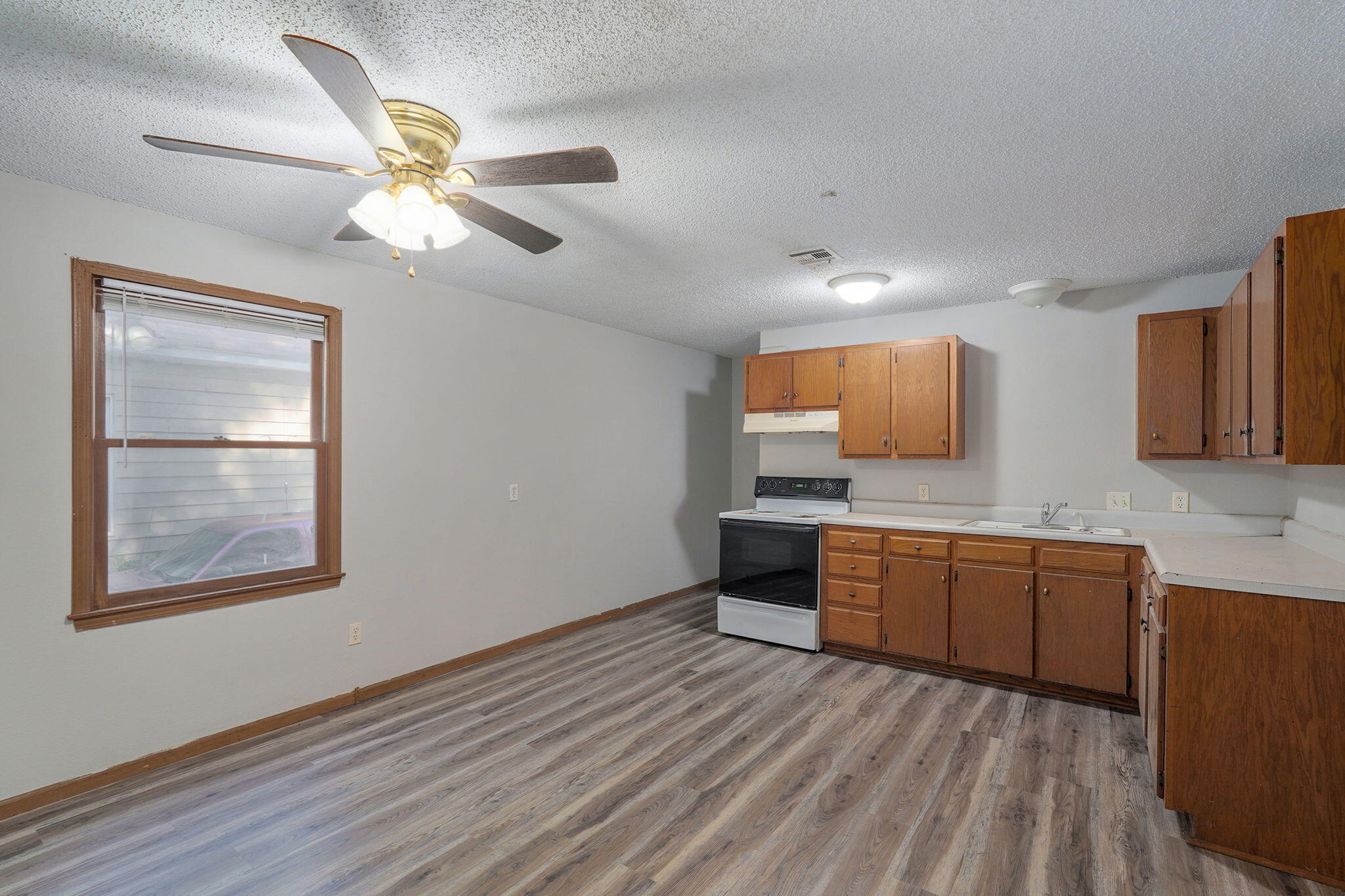 800 West Central Street Property Photo 12