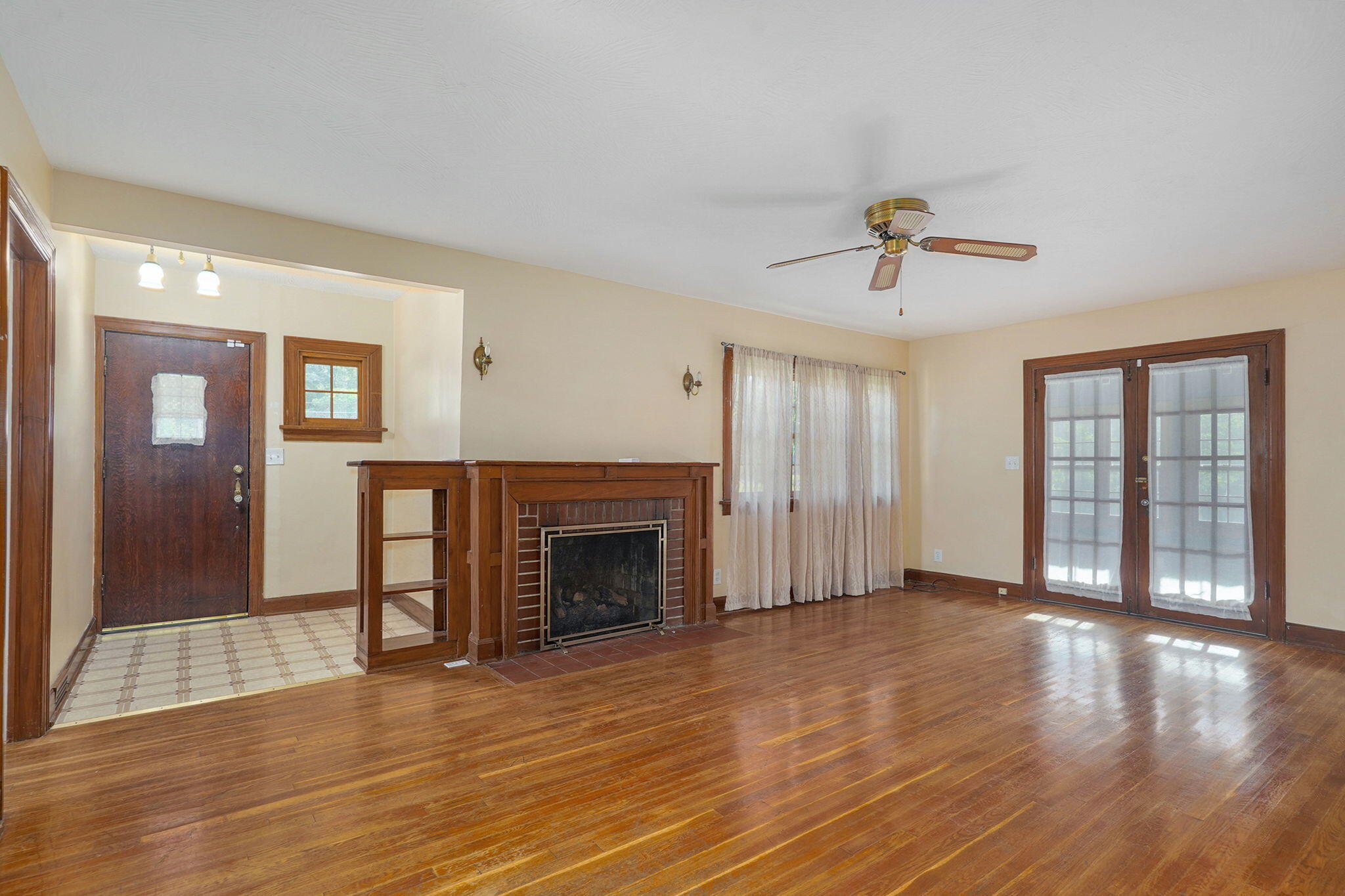 1328 East Bennett Street Property Photo 9