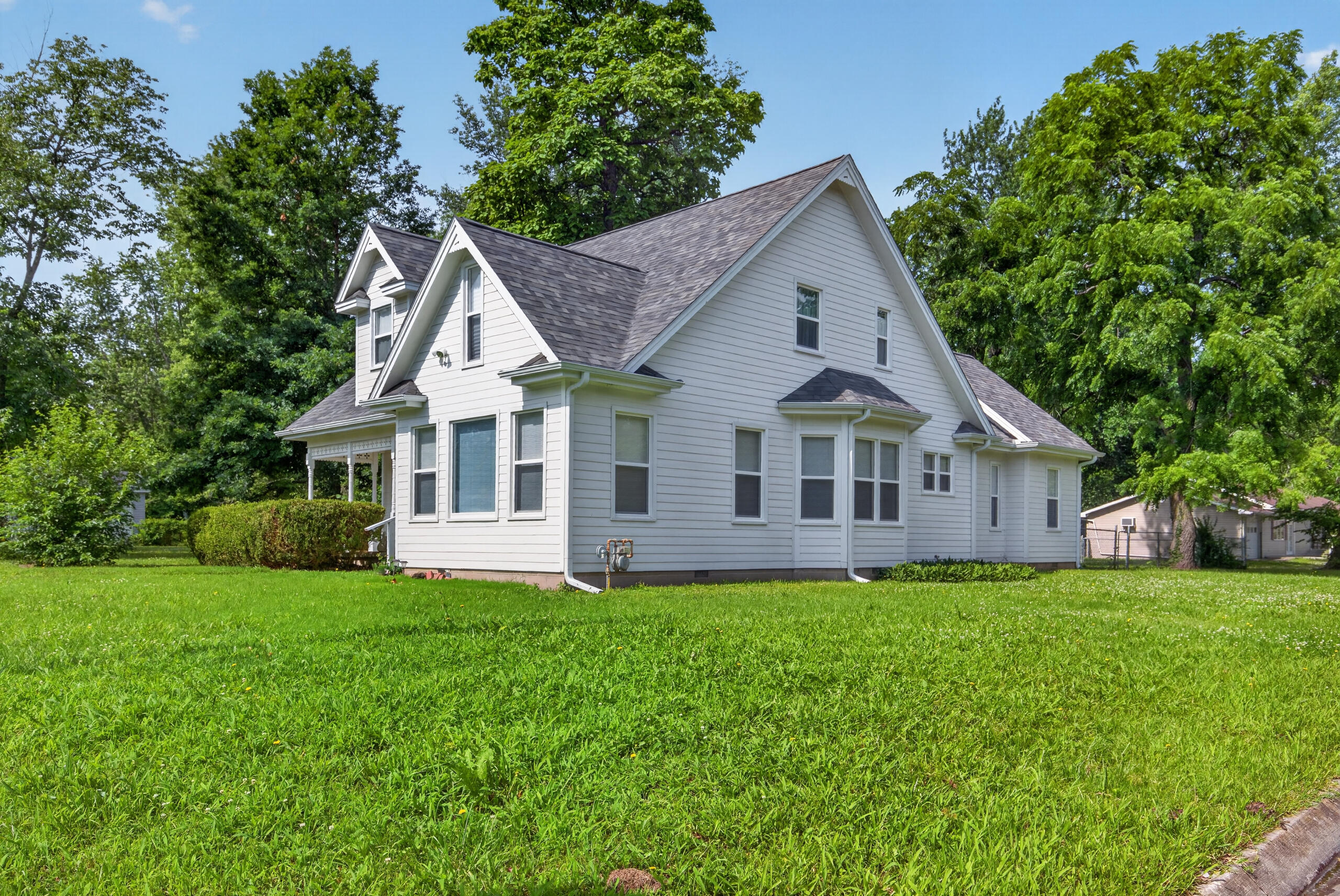 1045 North Colorado Street Property Photo 2