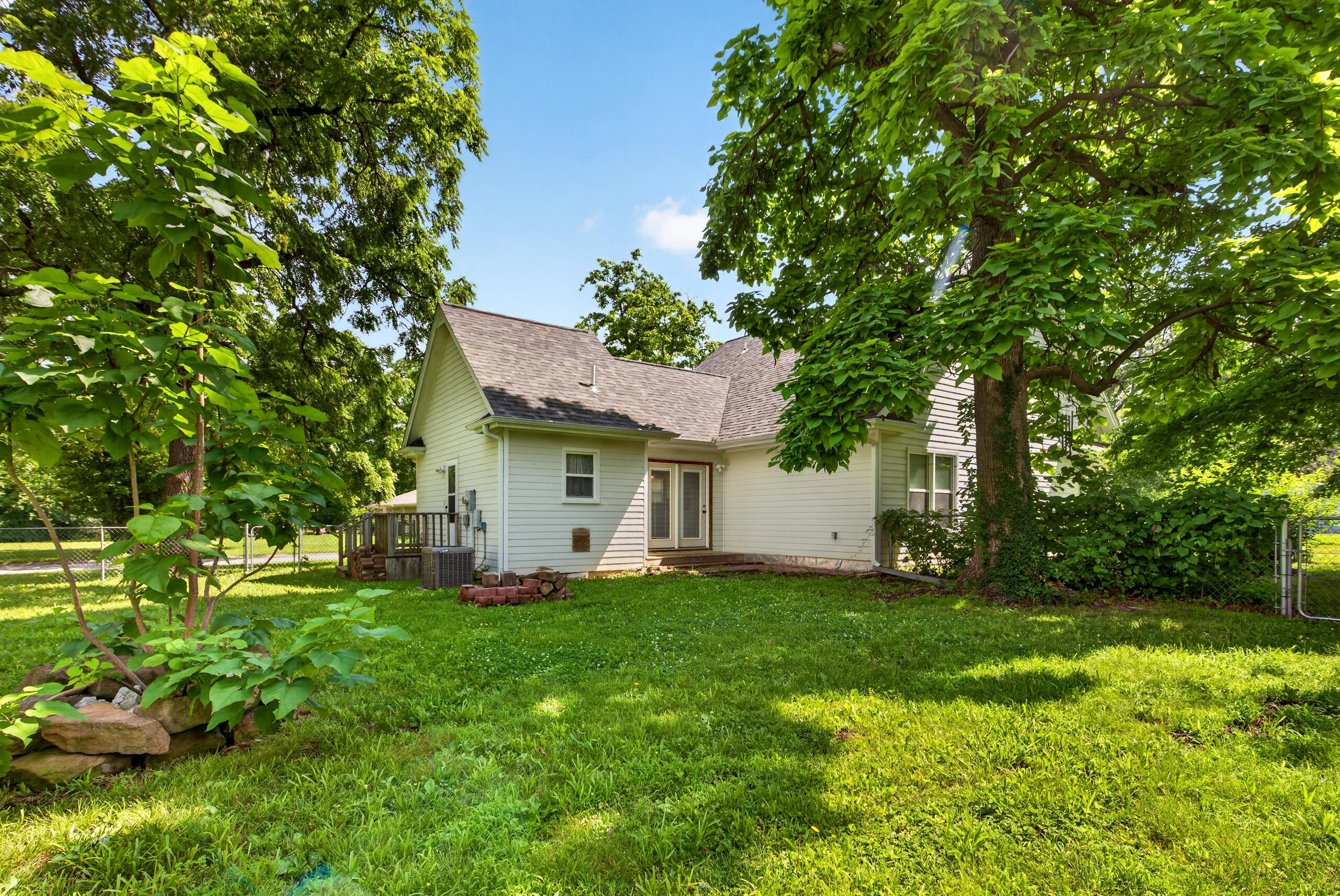 1045 North Colorado Street Property Photo 5