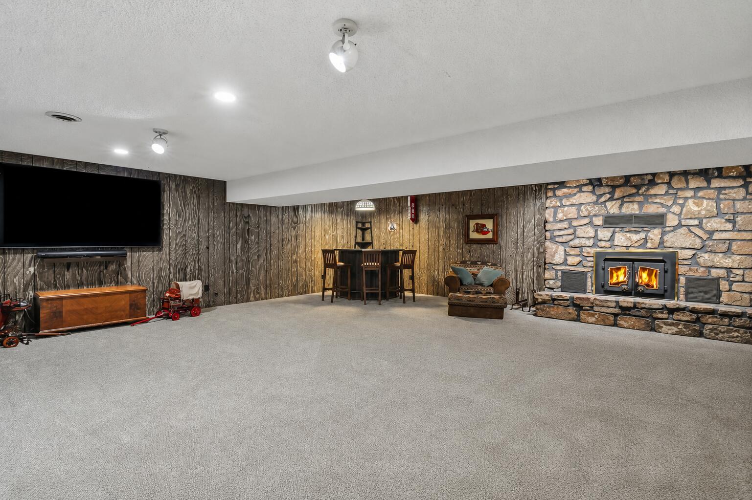 8624 Lawrence 2220 Property Photo 45