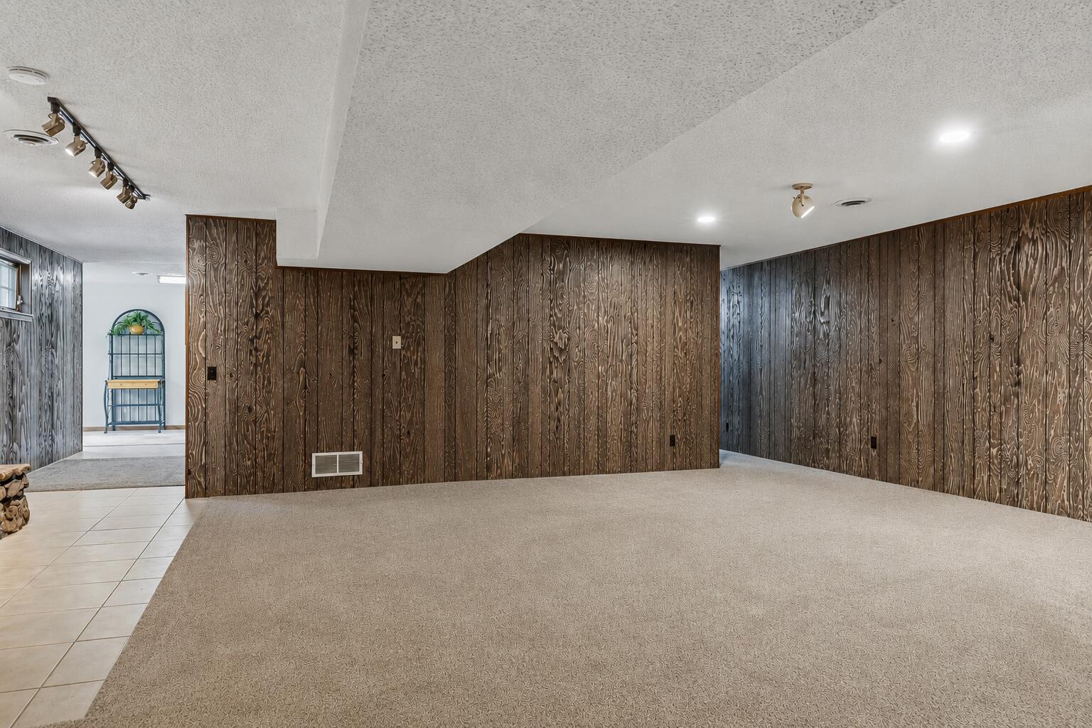 8624 Lawrence 2220 Property Photo 52