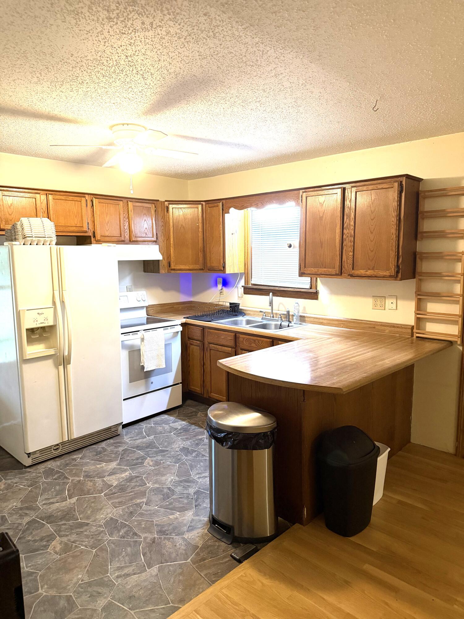 904 Kansas Street Property Photo 5