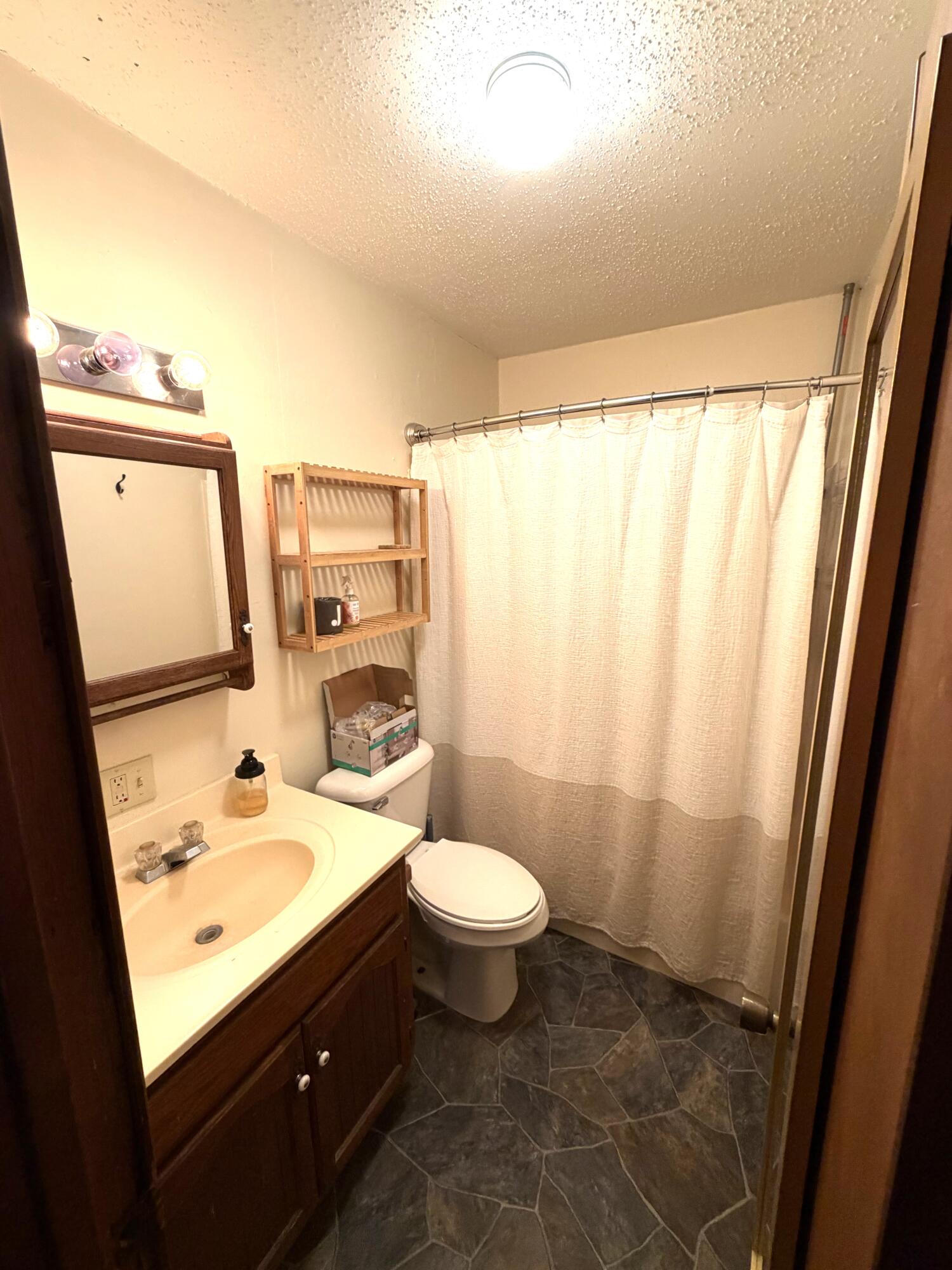 904 Kansas Street Property Photo 8
