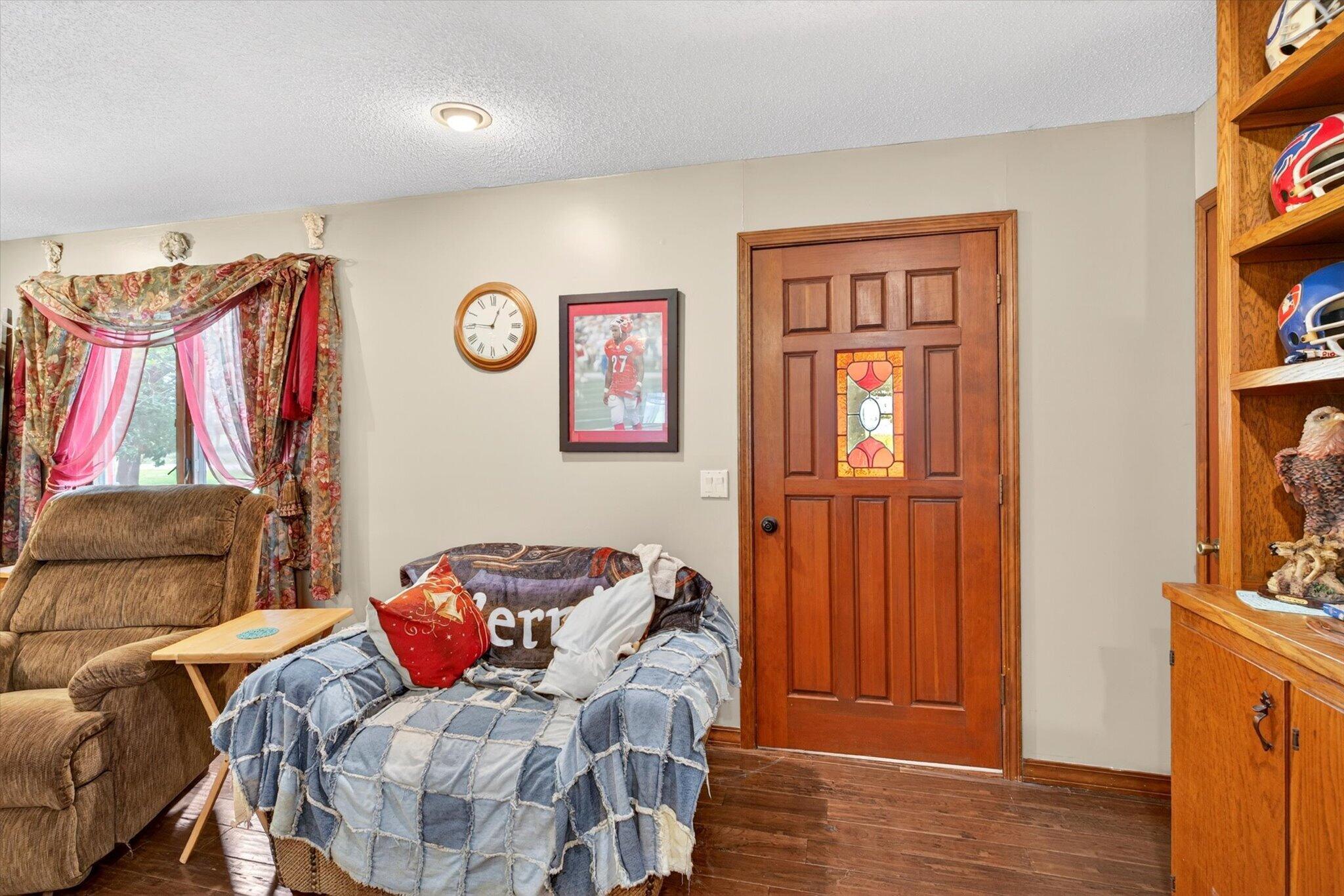 17258 Highway B Property Photo 5