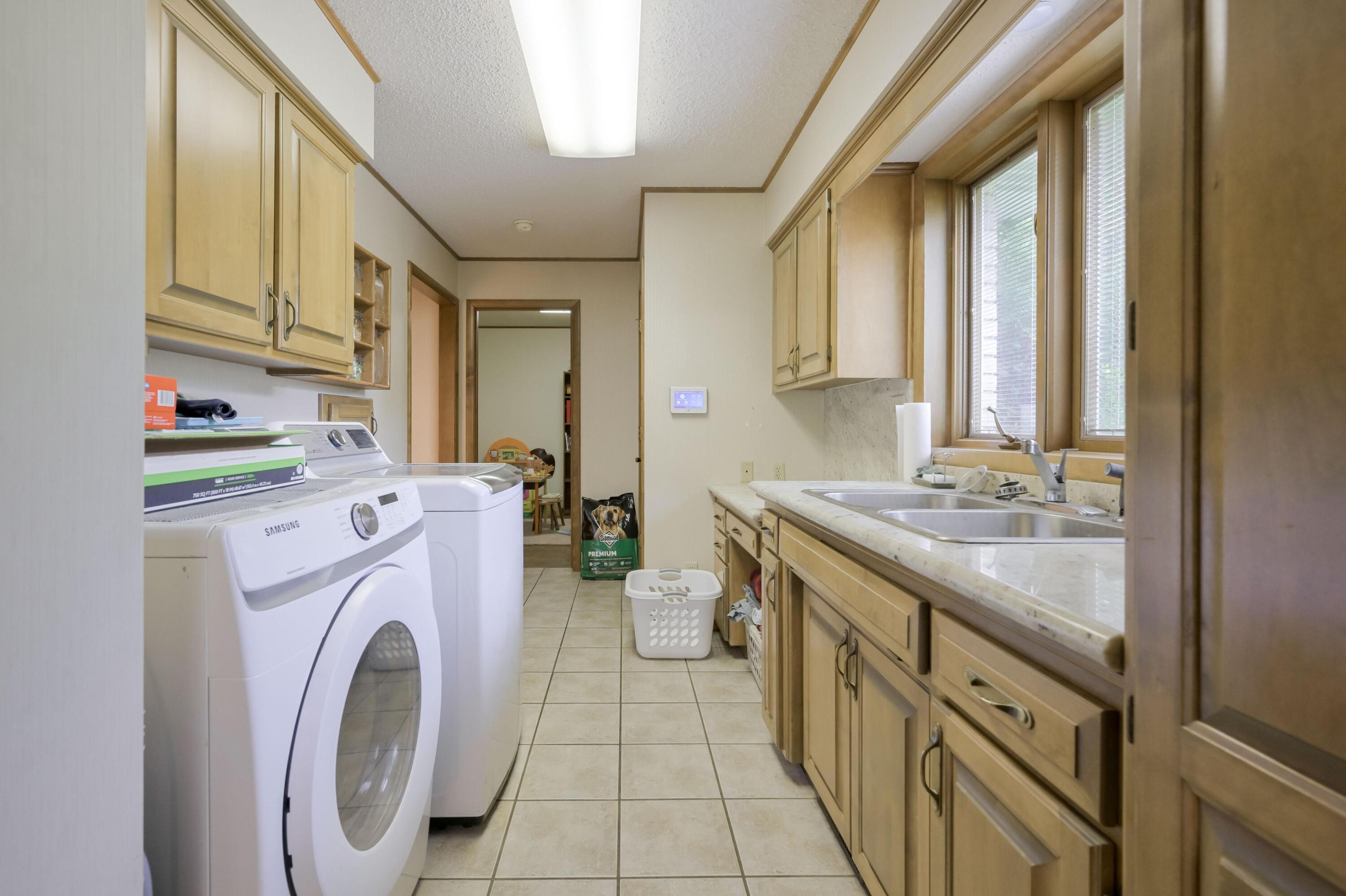 375 Glenwood Circle Property Photo 40