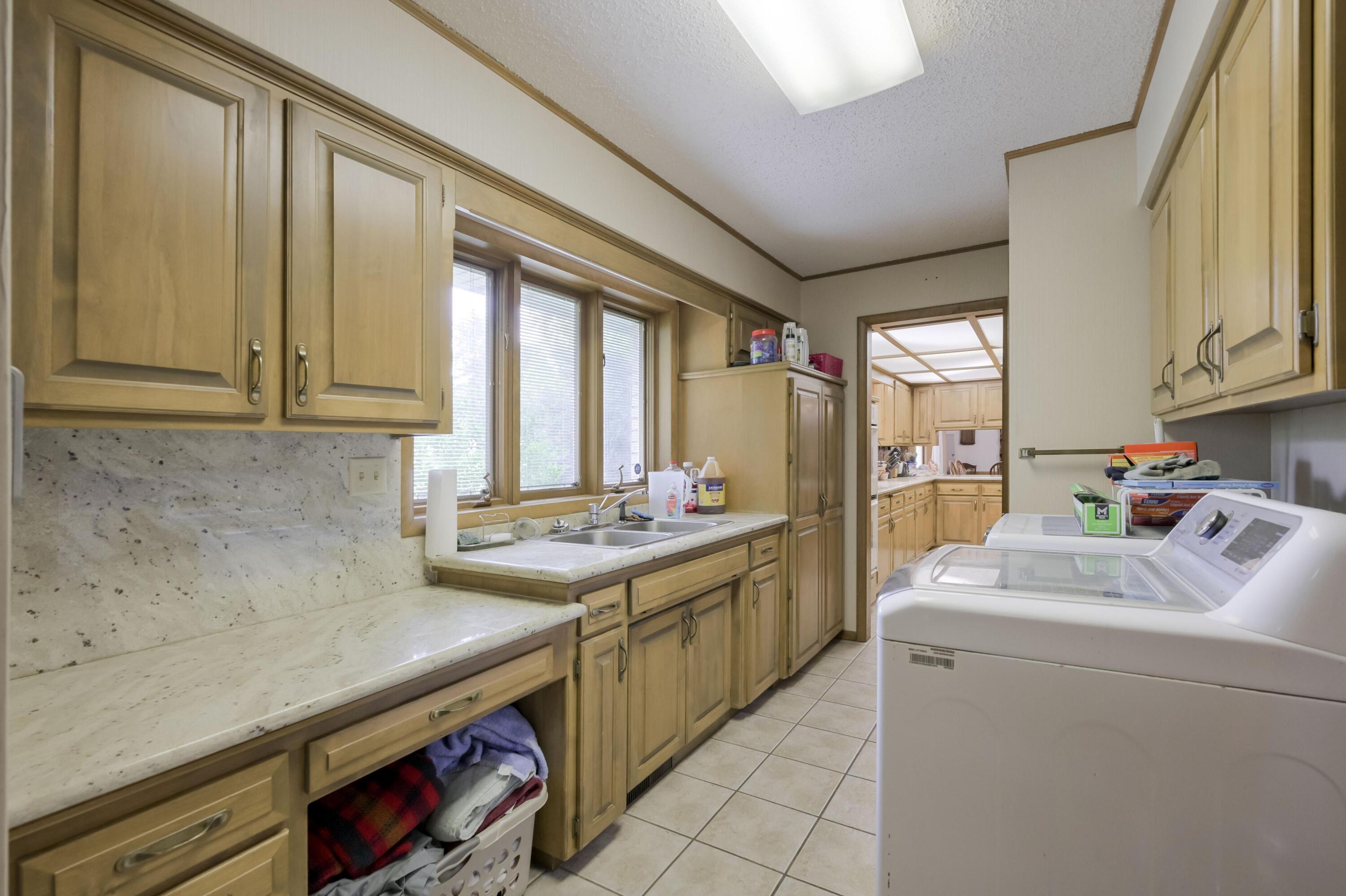 375 Glenwood Circle Property Photo 41