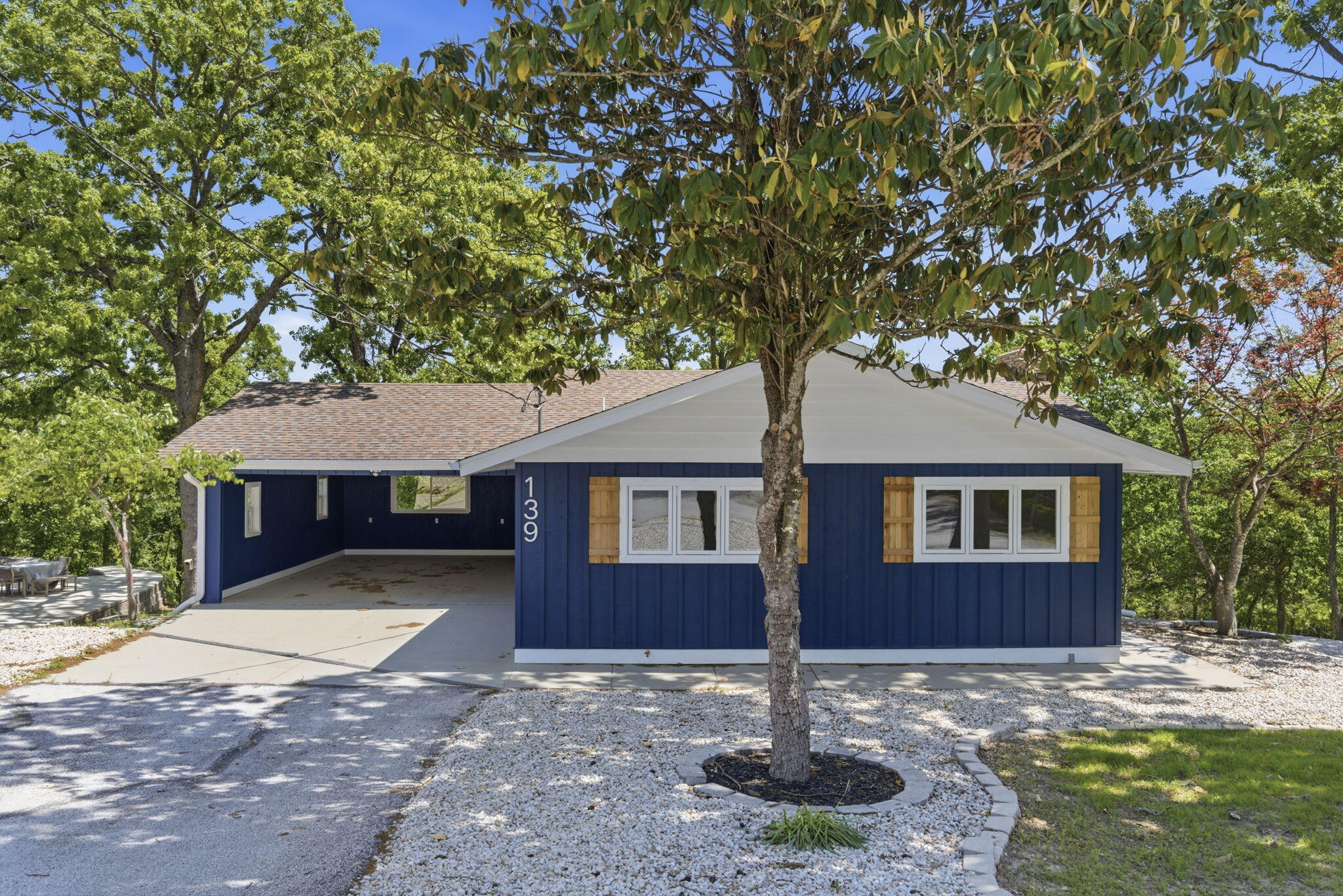 139 Lakeshore Drive Property Photo 1