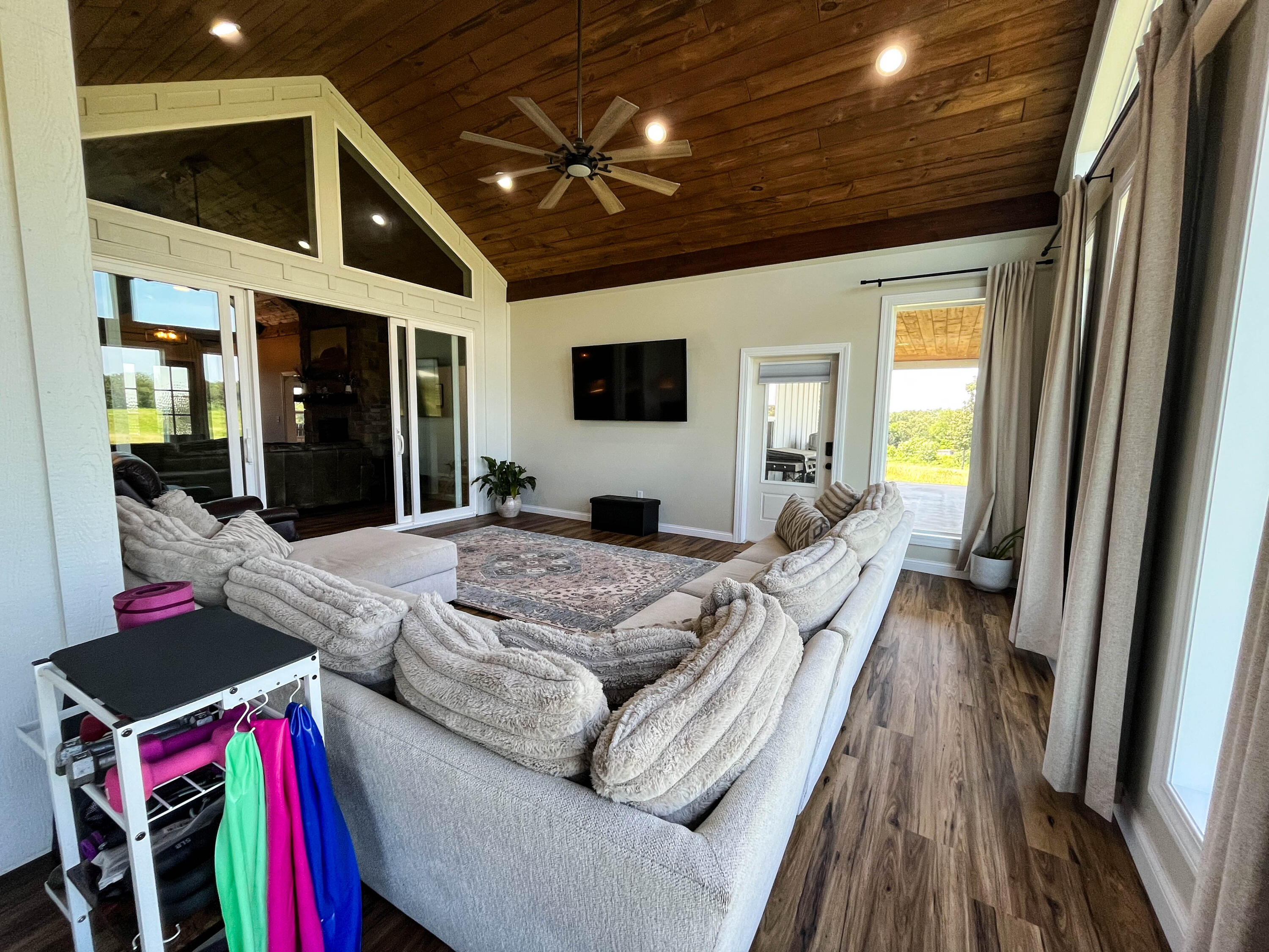 60325865 Property Photo 43