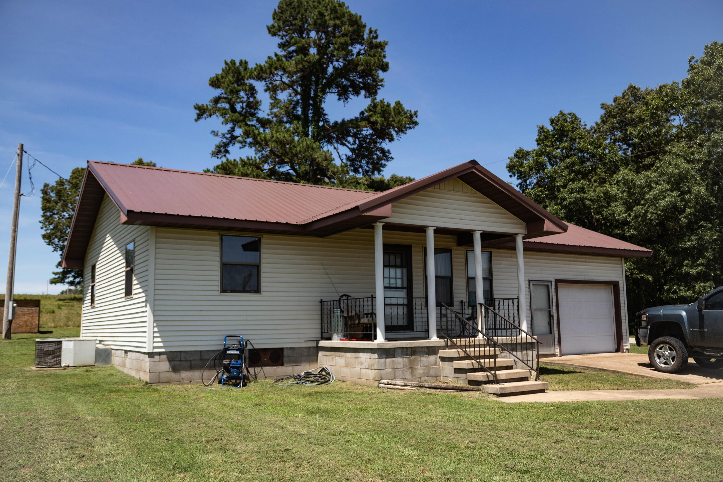 60325865 Property Photo 136