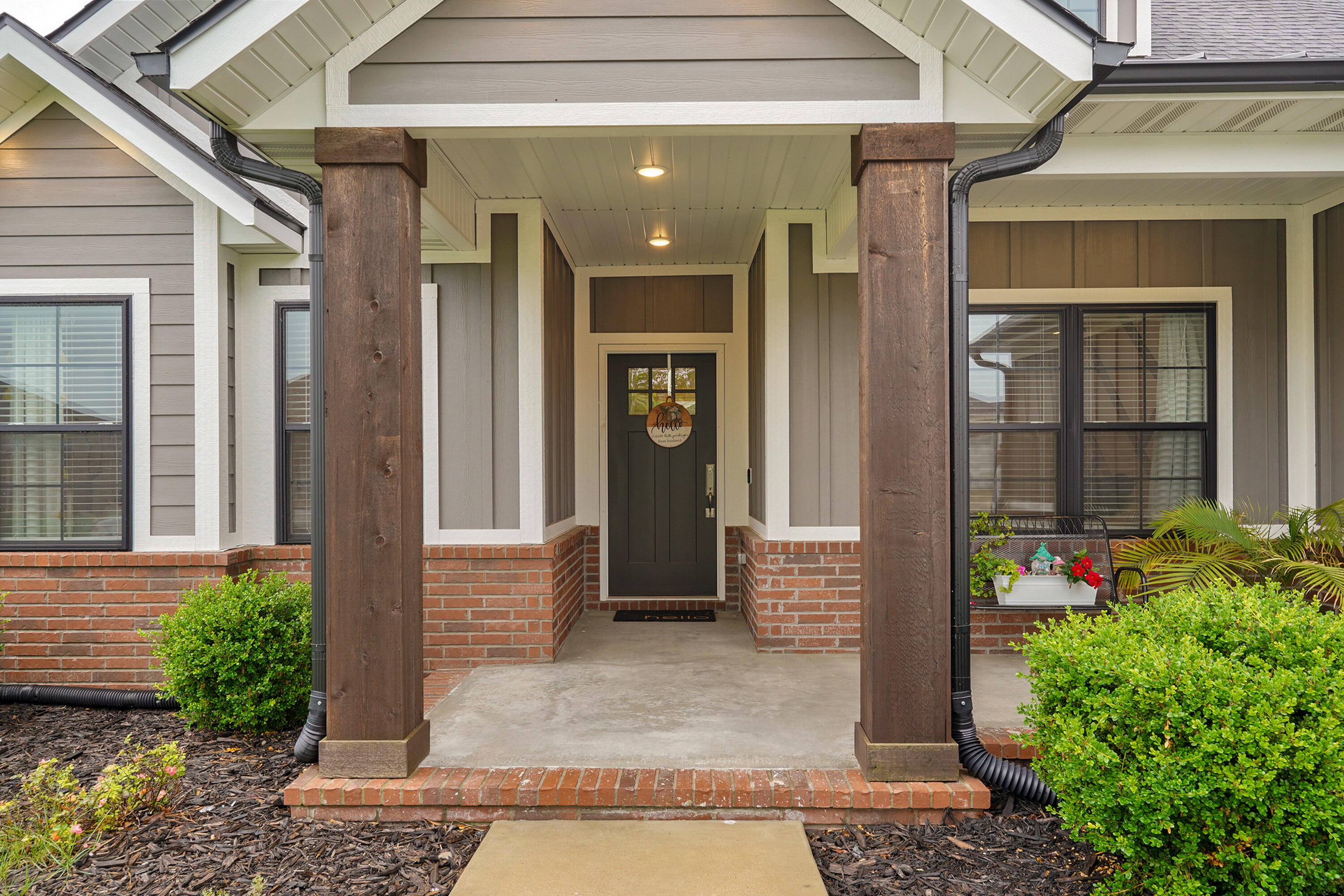 932 East Downshire Drive Property Photo 4