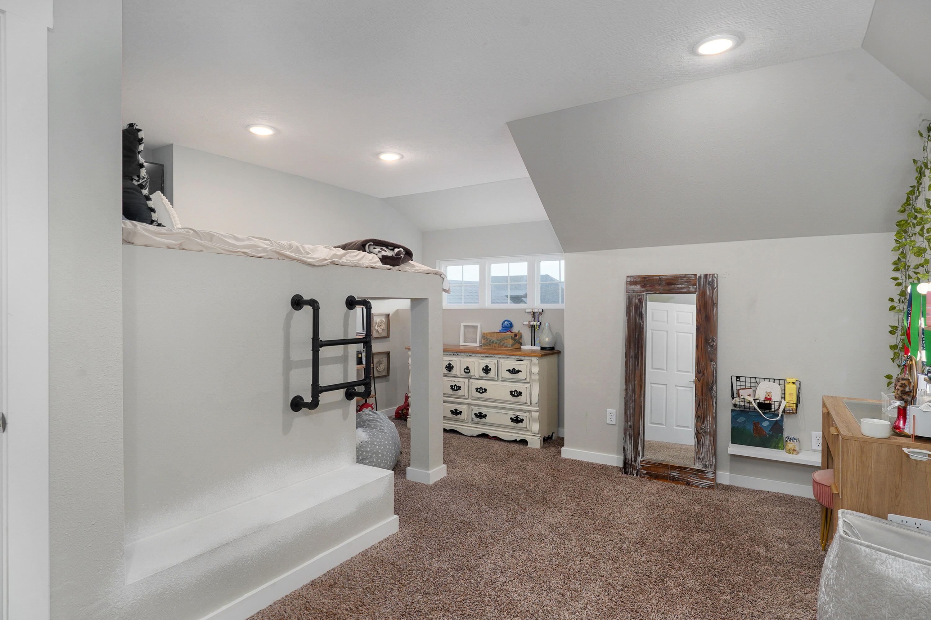 932 East Downshire Drive Property Photo 33