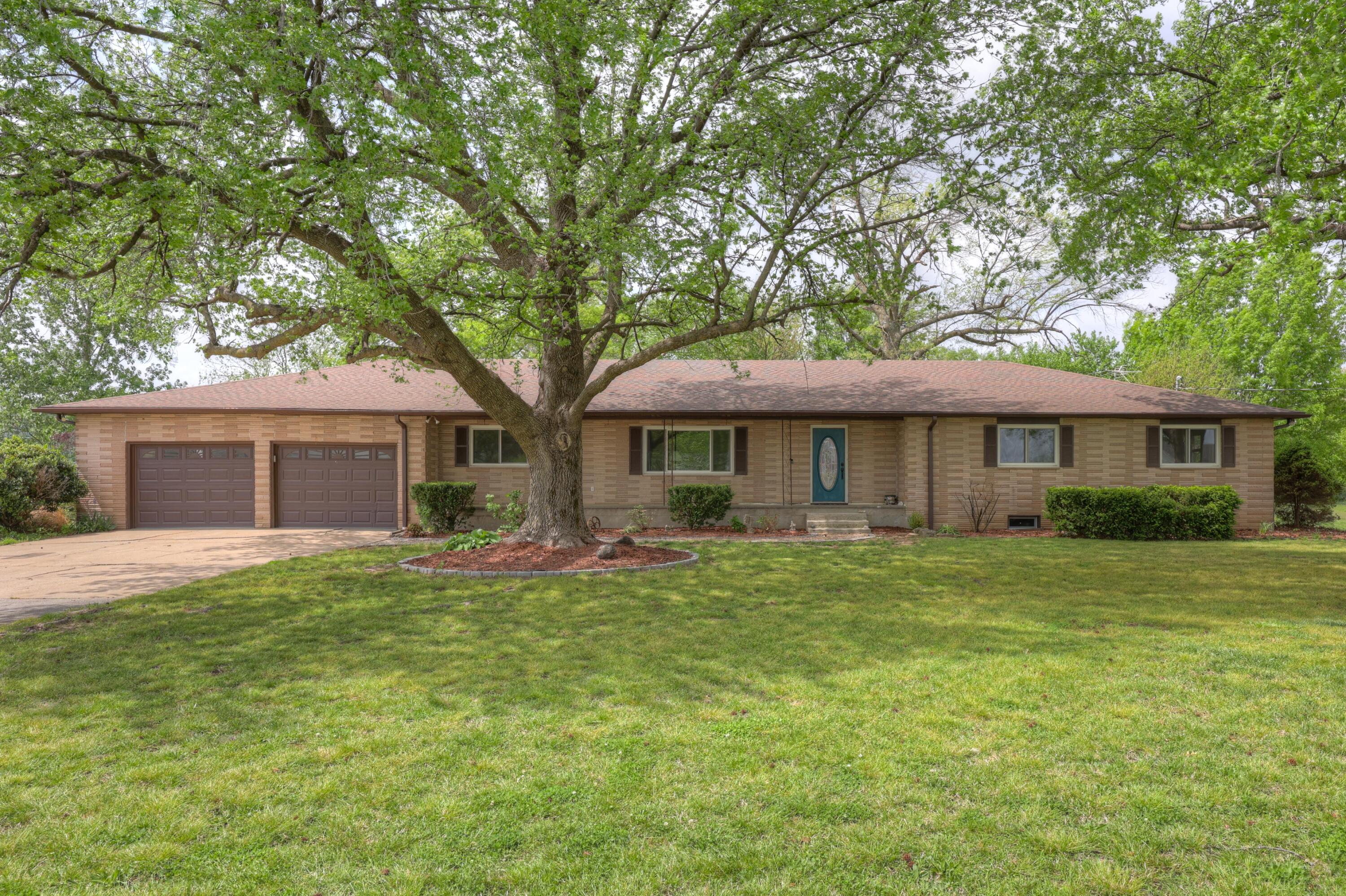 13200 Oregon Lane Property Photo 4