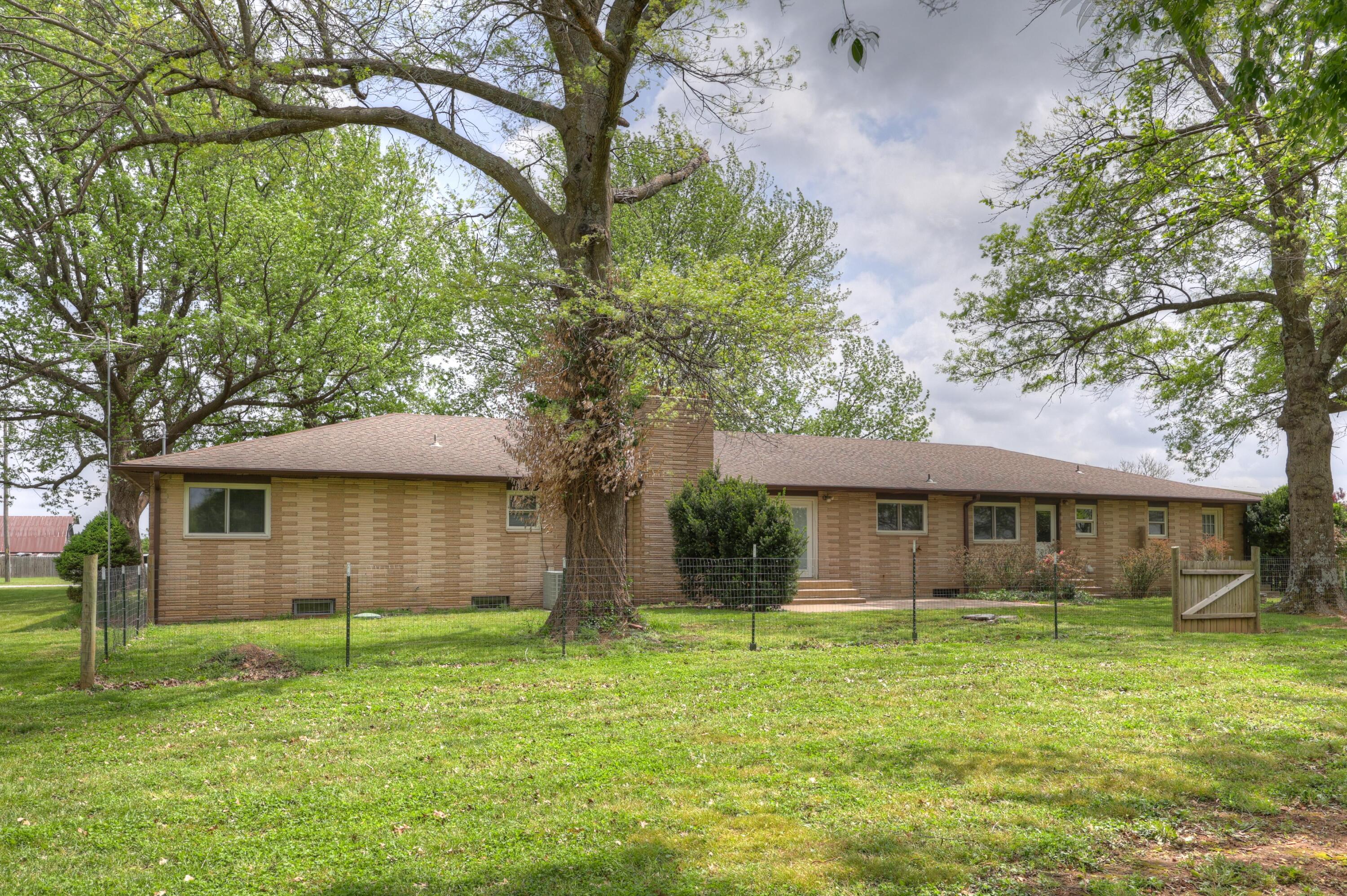 13200 Oregon Lane Property Photo 6