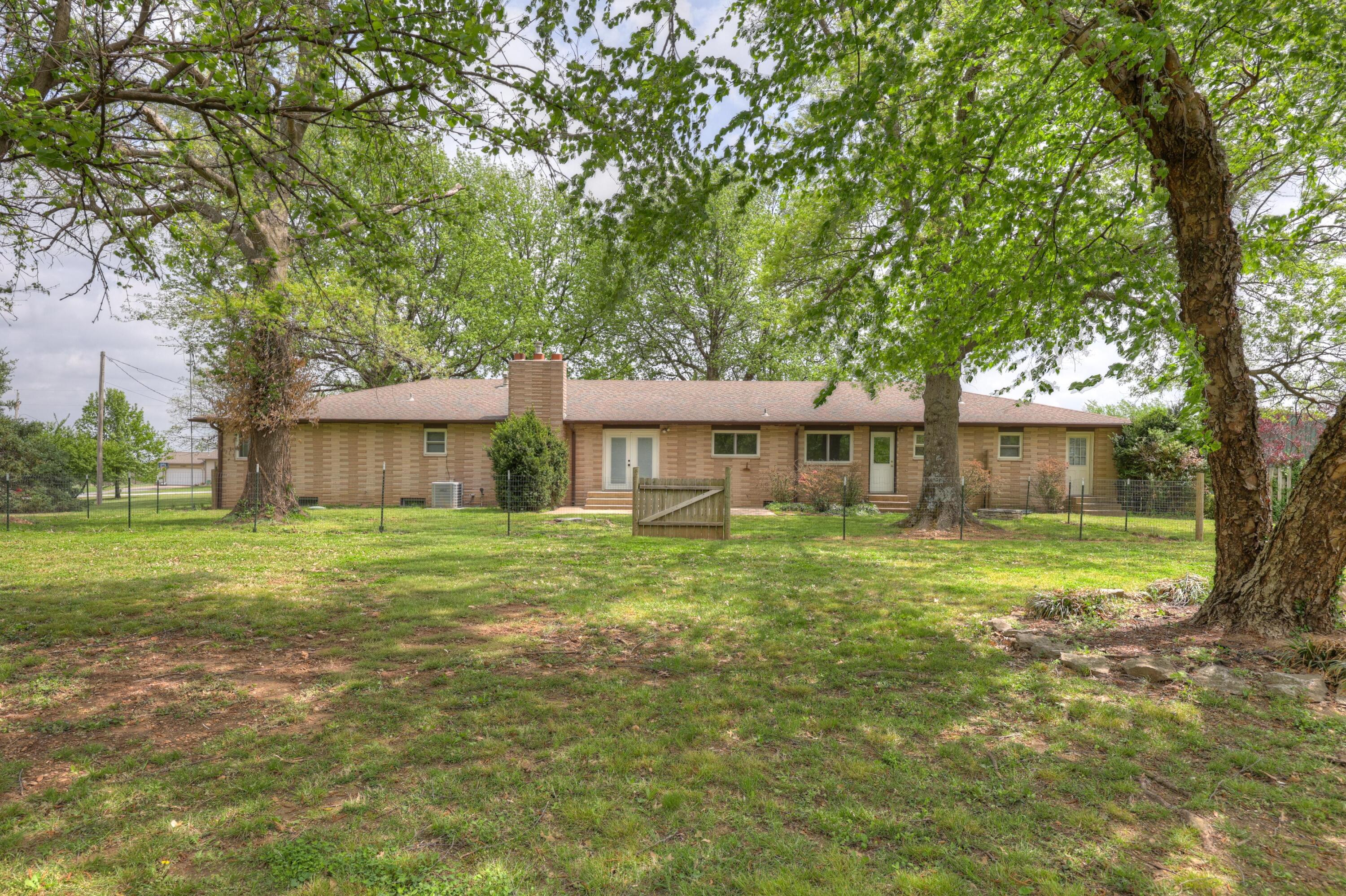 13200 Oregon Lane Property Photo 7