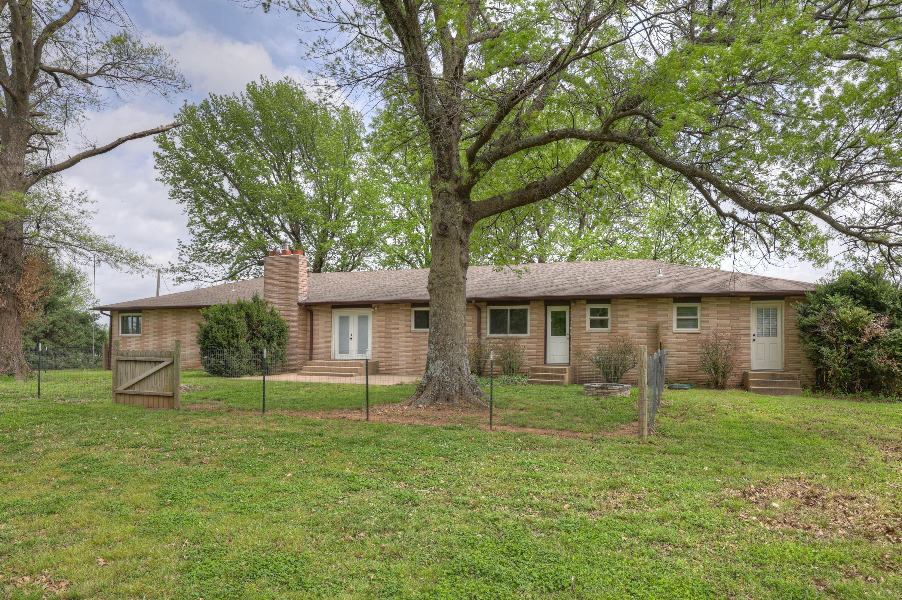 13200 Oregon Lane Property Photo 8