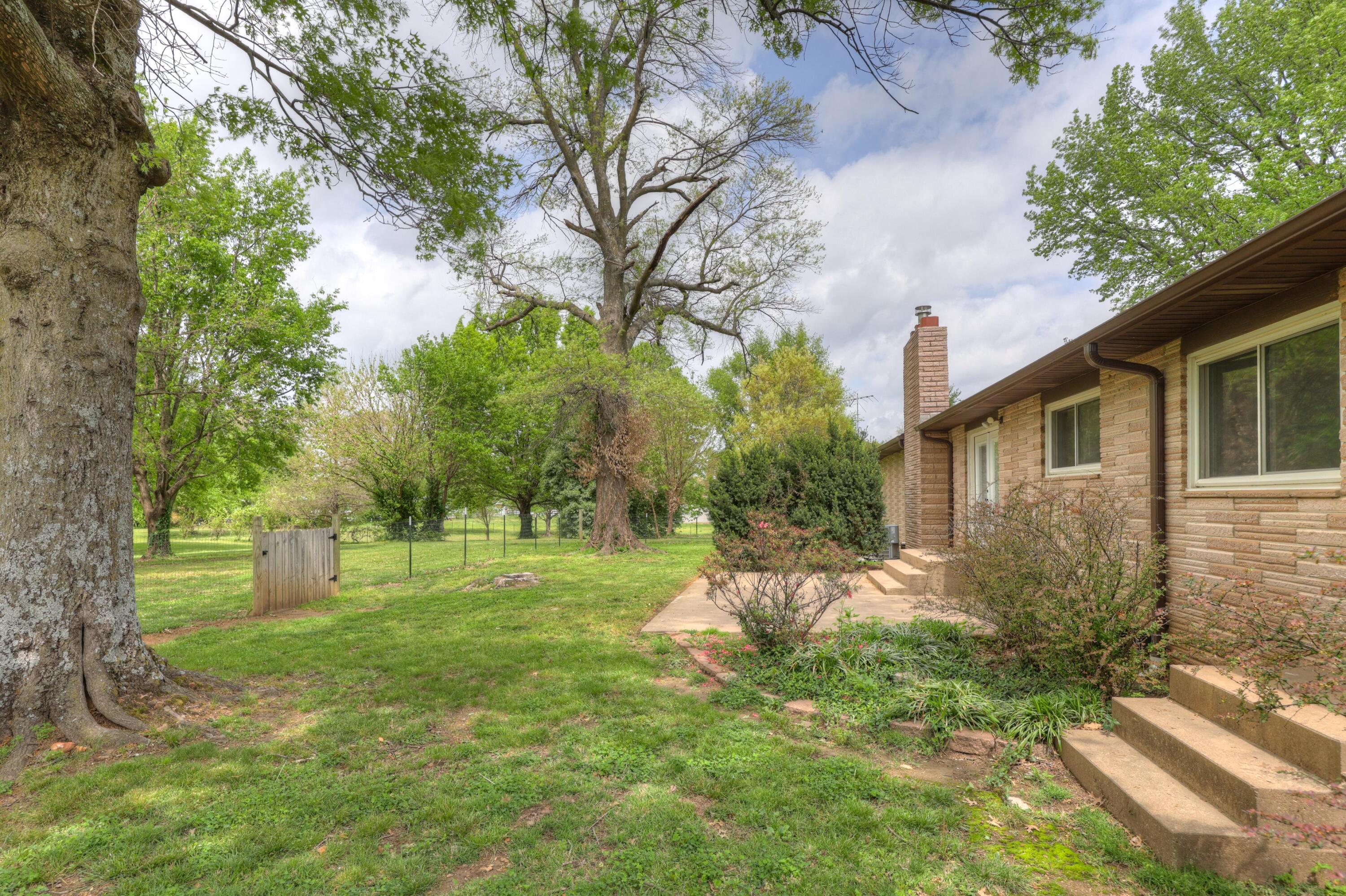 13200 Oregon Lane Property Photo 9
