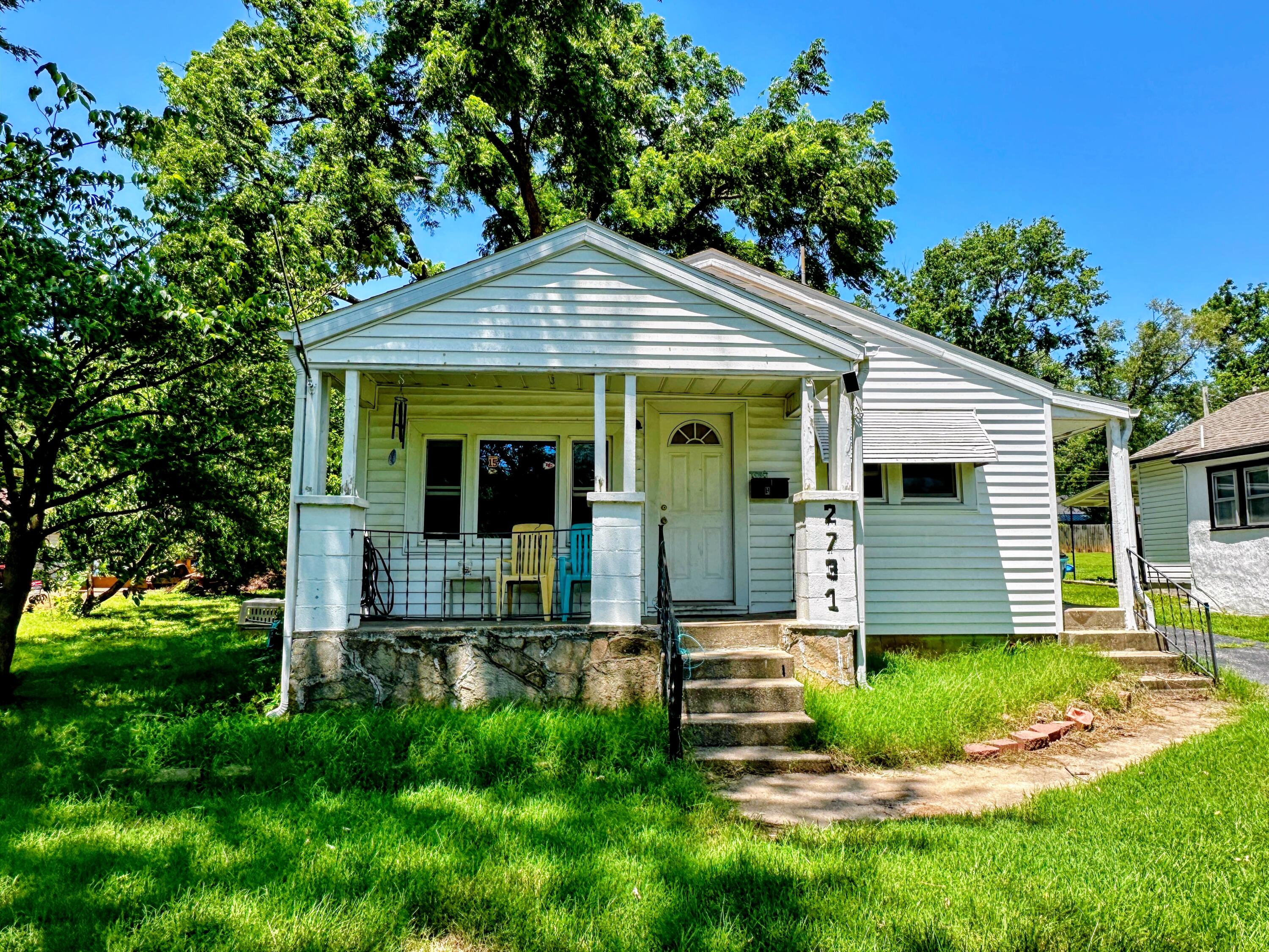 2731 West Walnut Street Property Photo 5