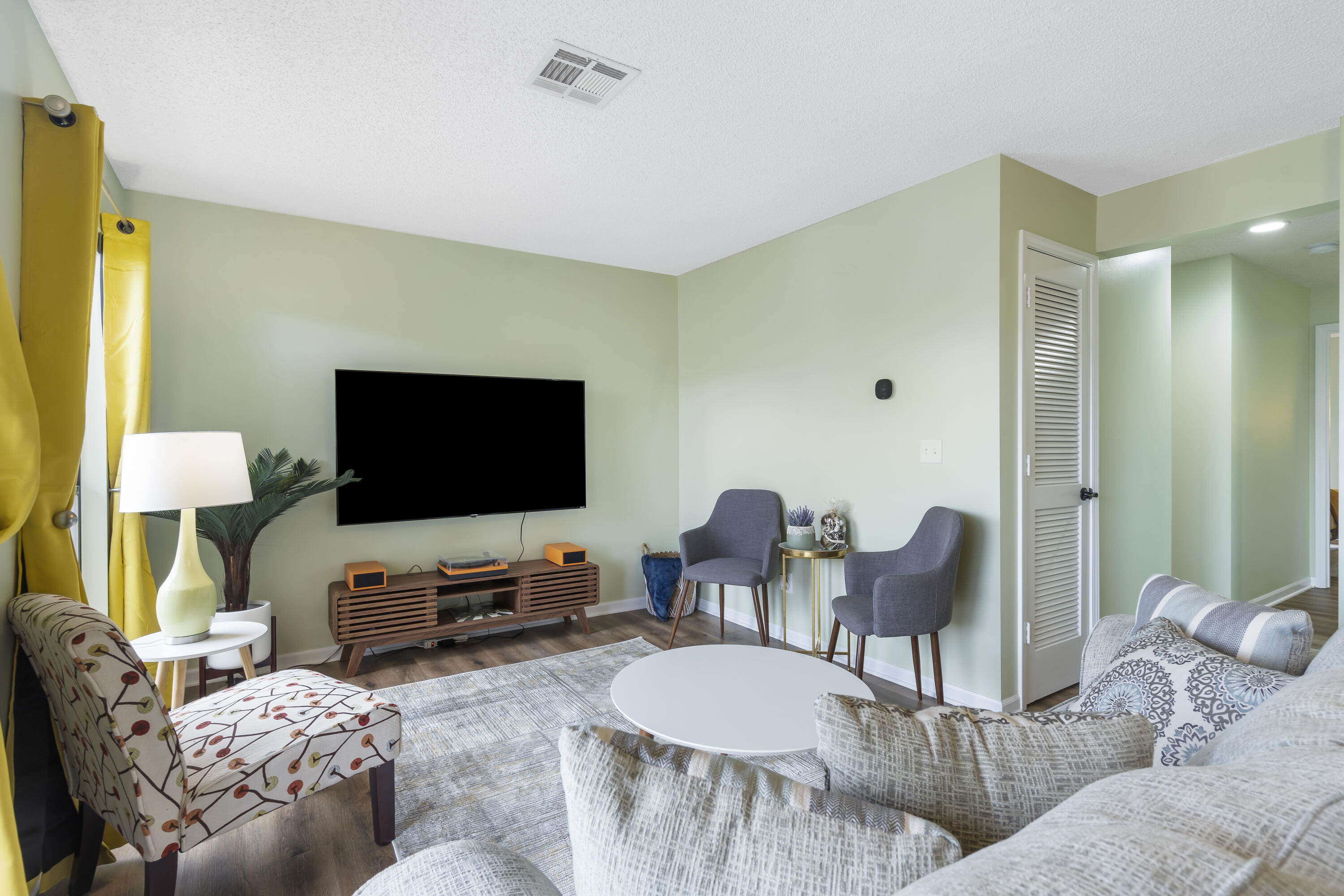 257 Clubhouse Drive 10 Property Photo 6