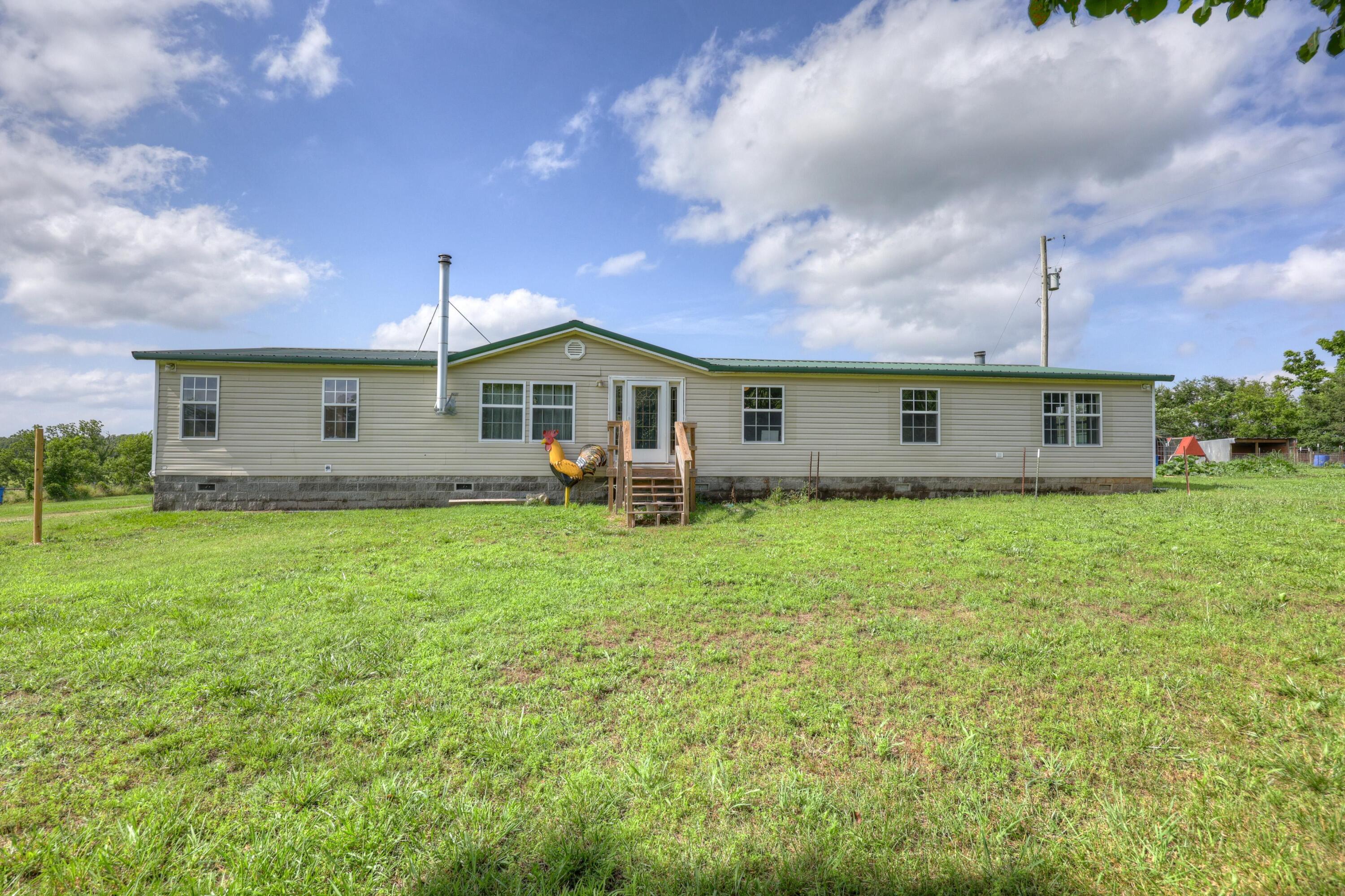 9072 East State Highway 76 Property Photo 1
