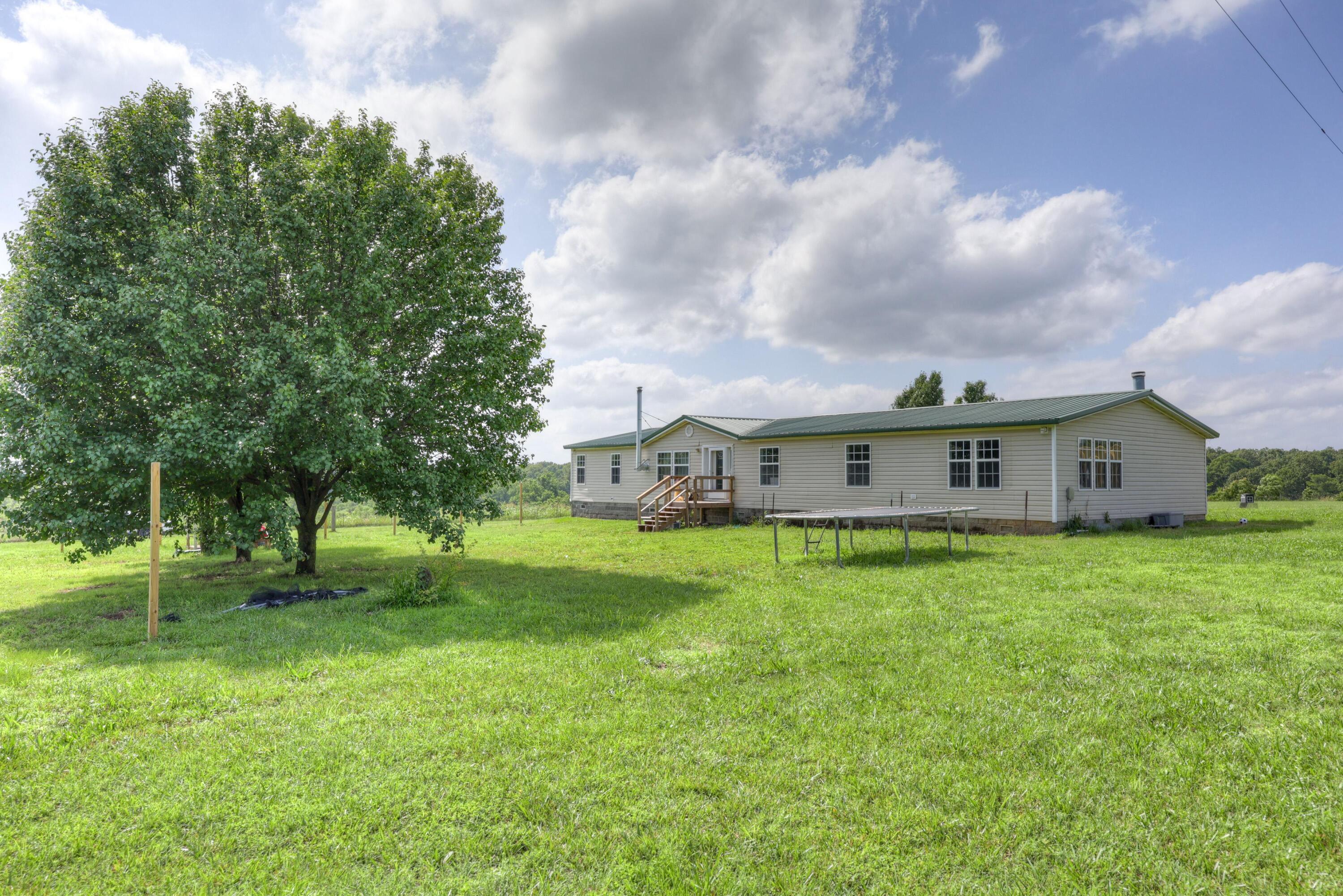 9072 East State Highway 76 Property Photo 3