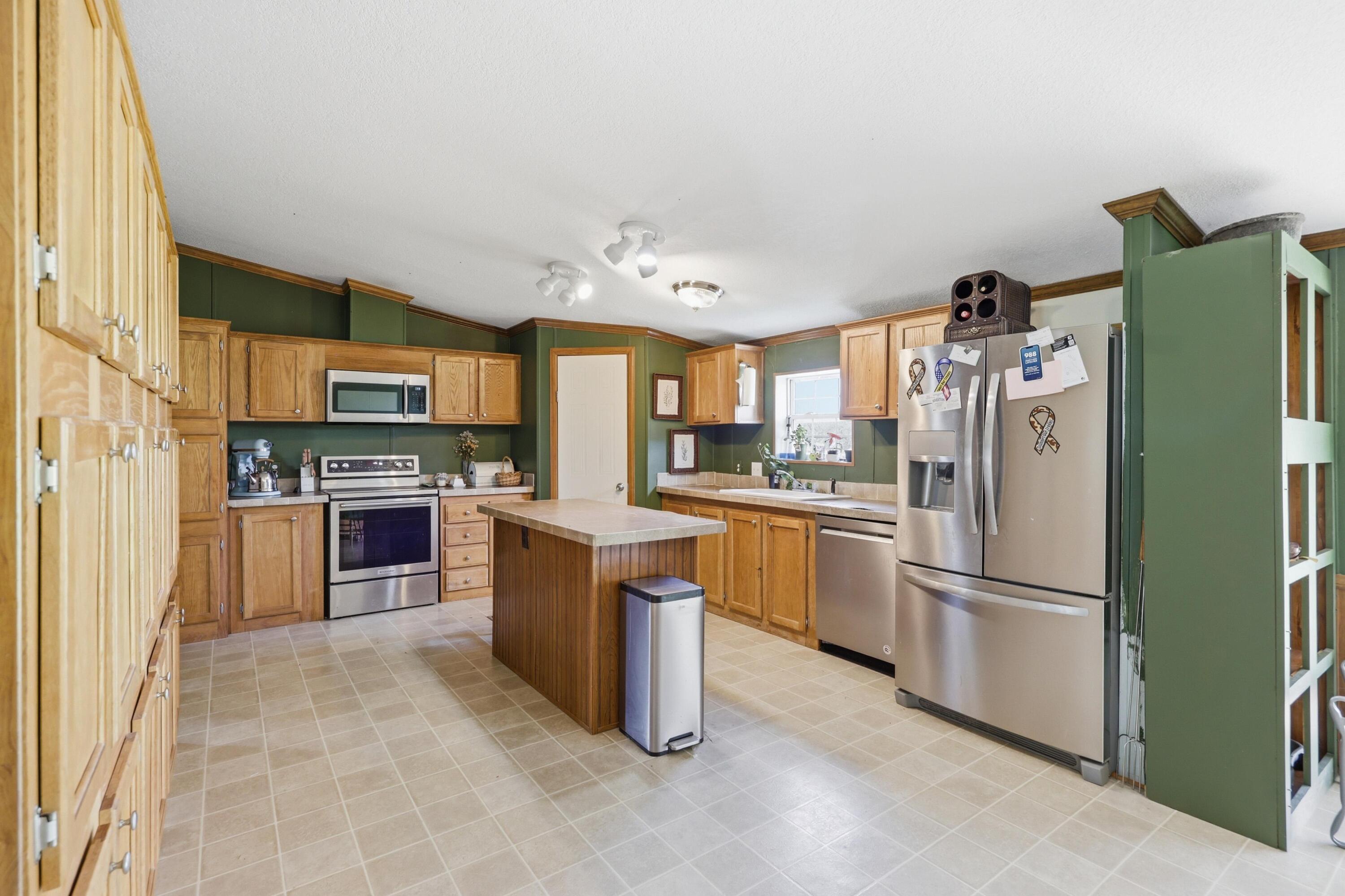 9072 East State Highway 76 Property Photo 12