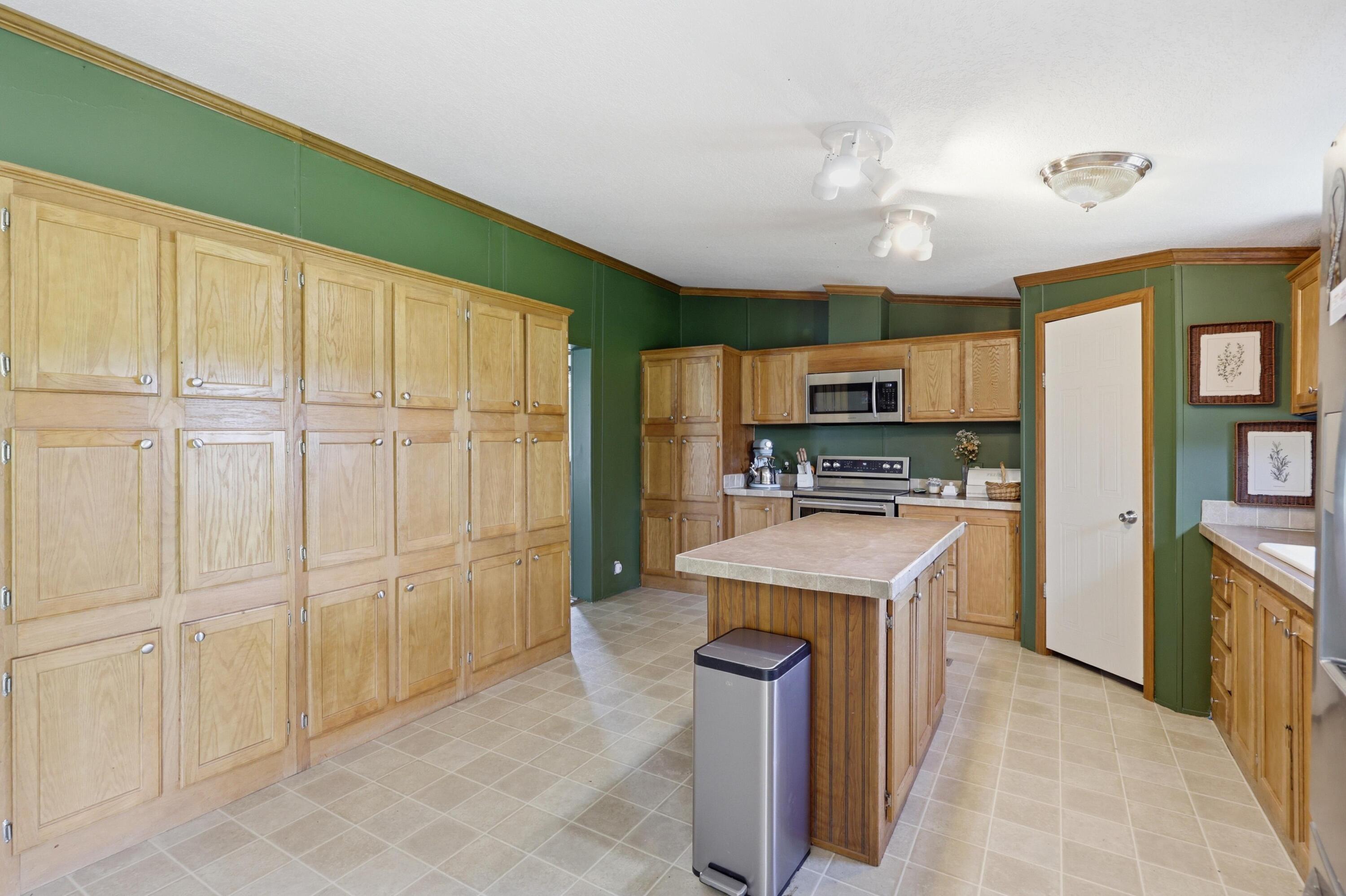 9072 East State Highway 76 Property Photo 13