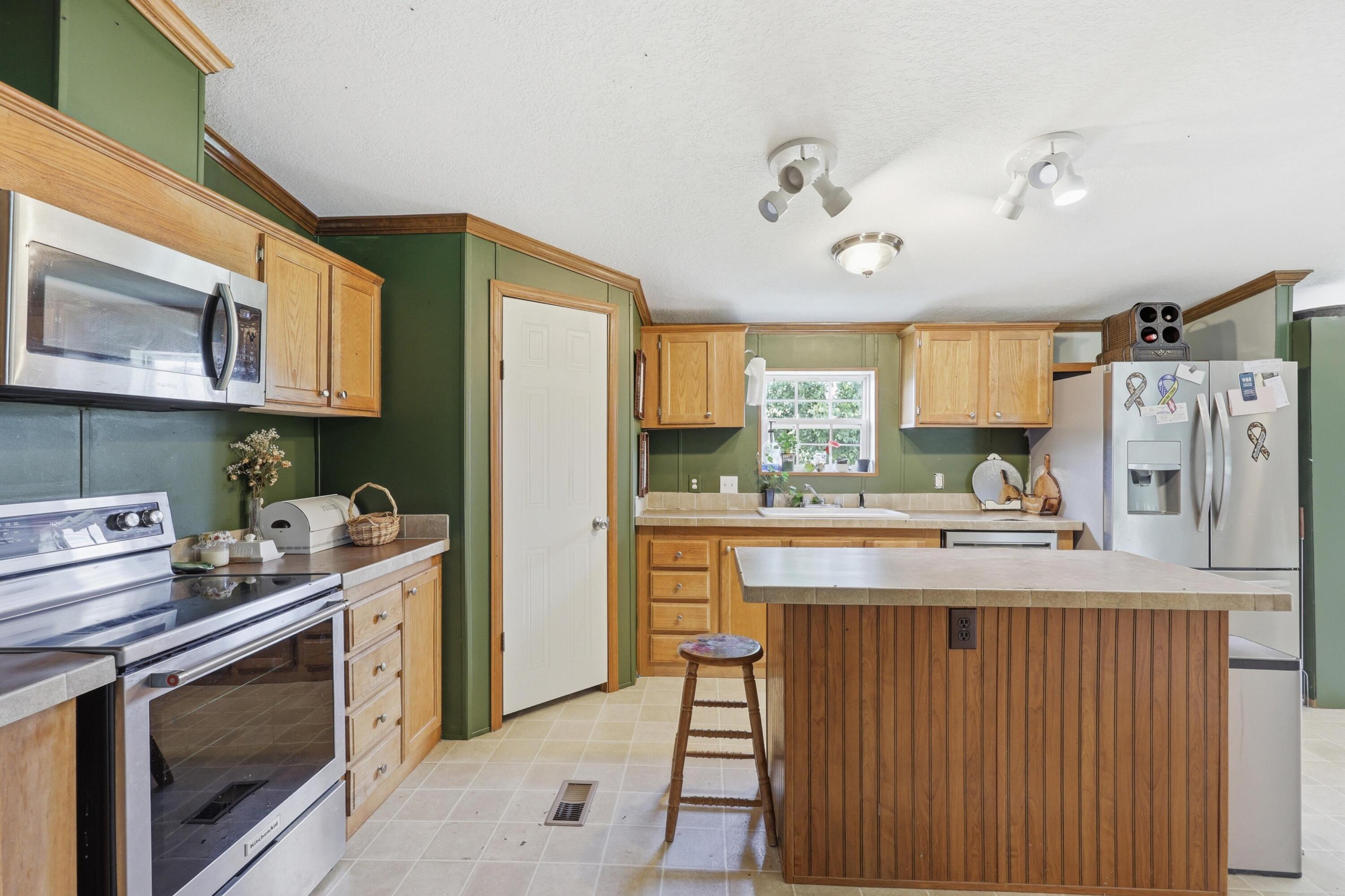 9072 East State Highway 76 Property Photo 14