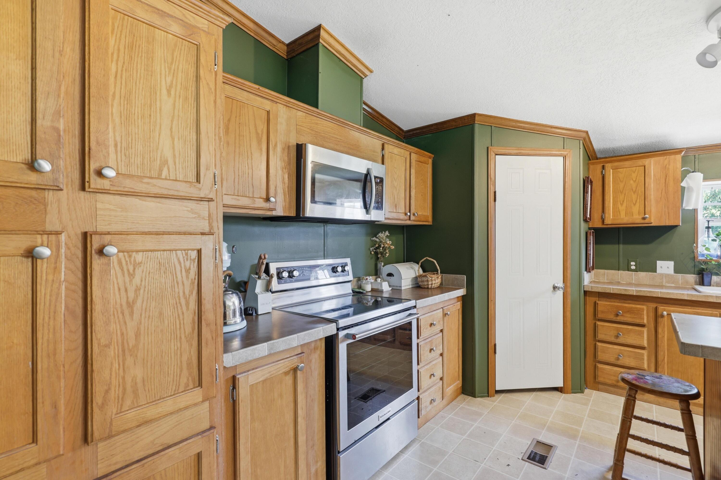 9072 East State Highway 76 Property Photo 15