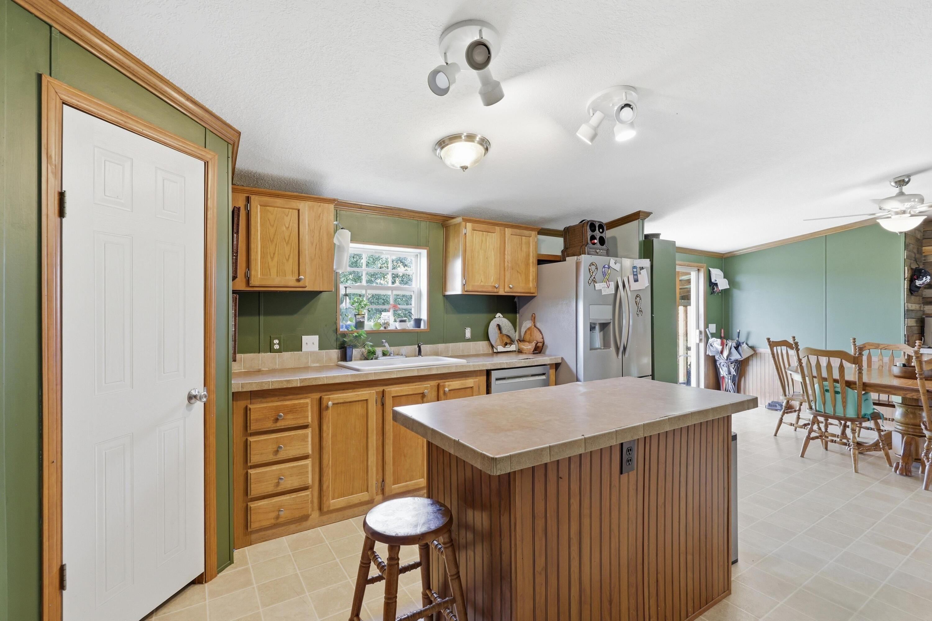 9072 East State Highway 76 Property Photo 16