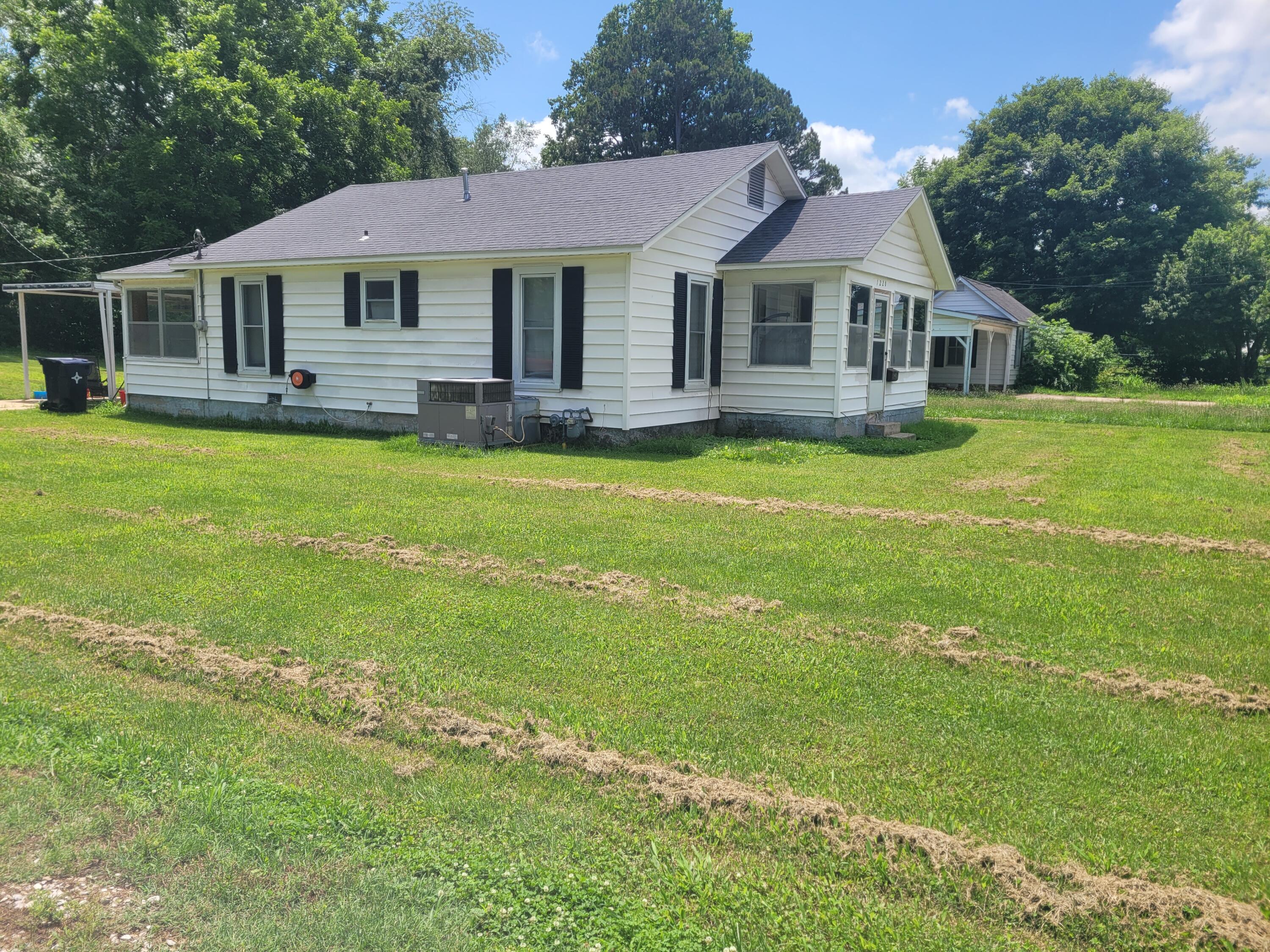 1220 Lambert Lane Property Photo 2