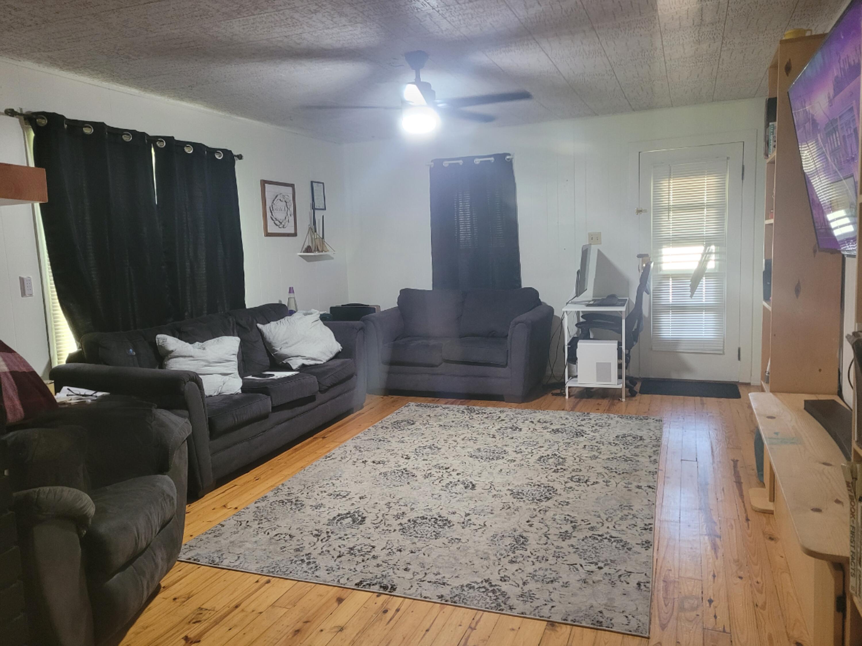 1220 Lambert Lane Property Photo 4