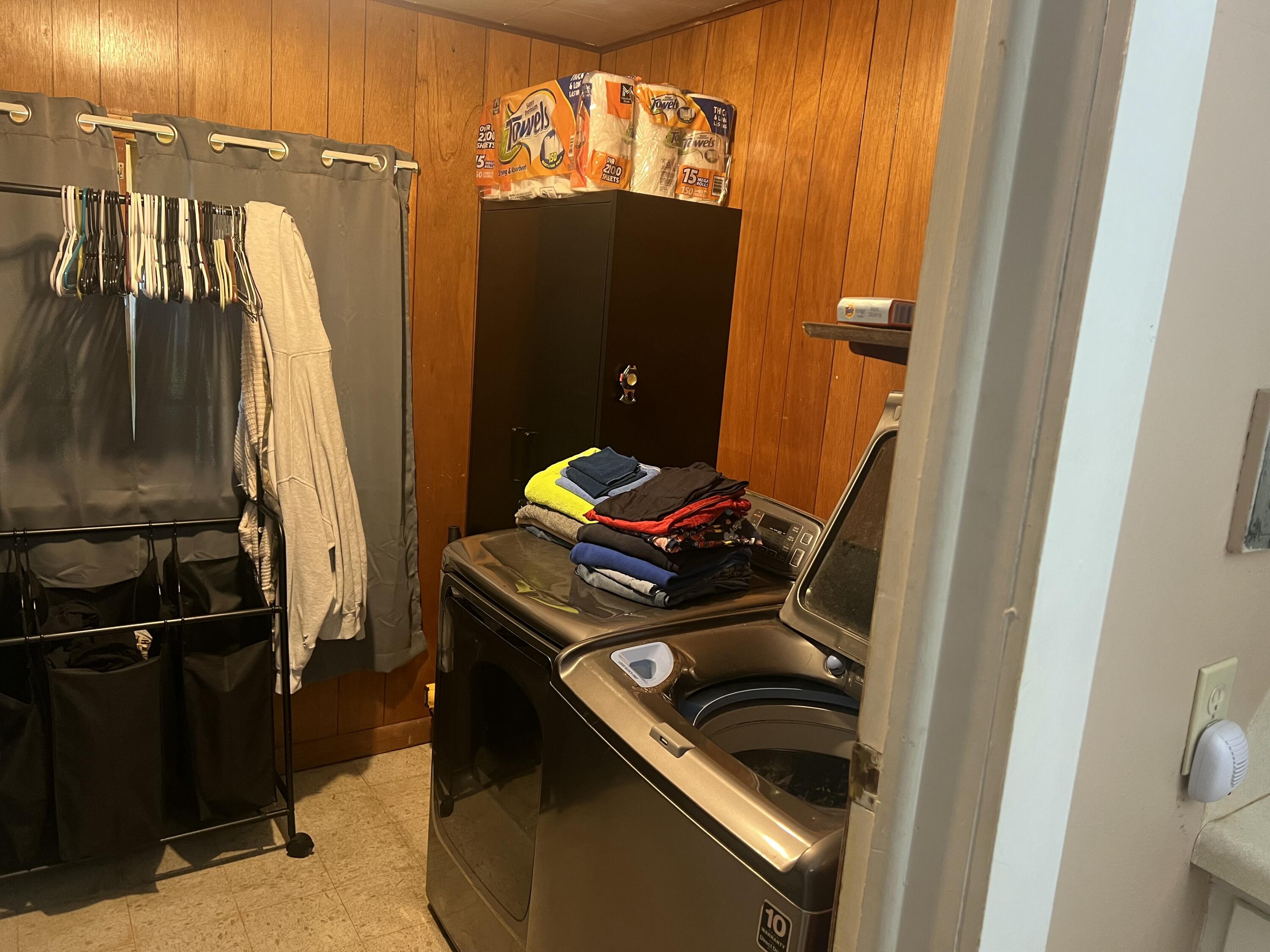 1220 Lambert Lane Property Photo 11