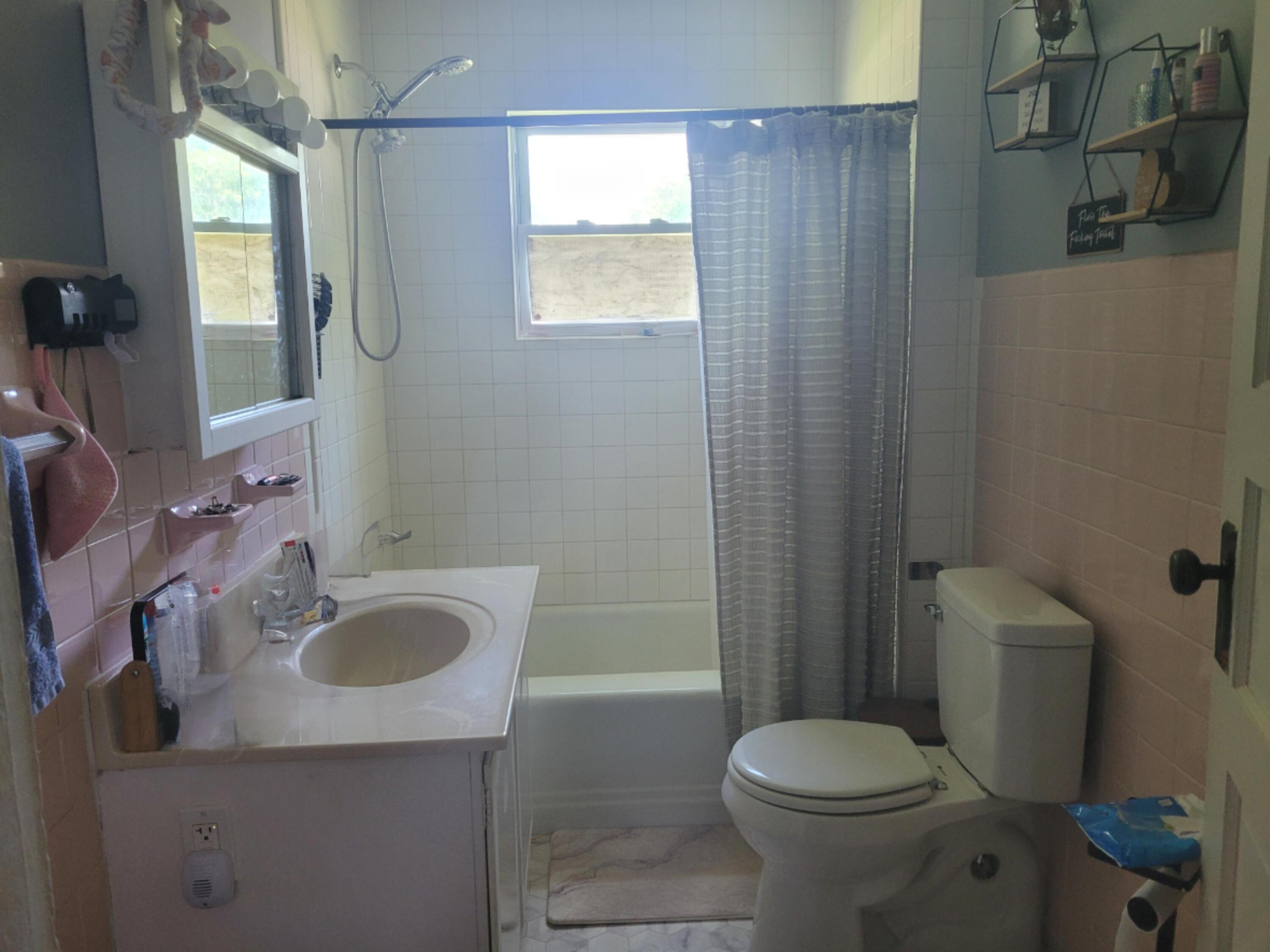 1220 Lambert Lane Property Photo 14