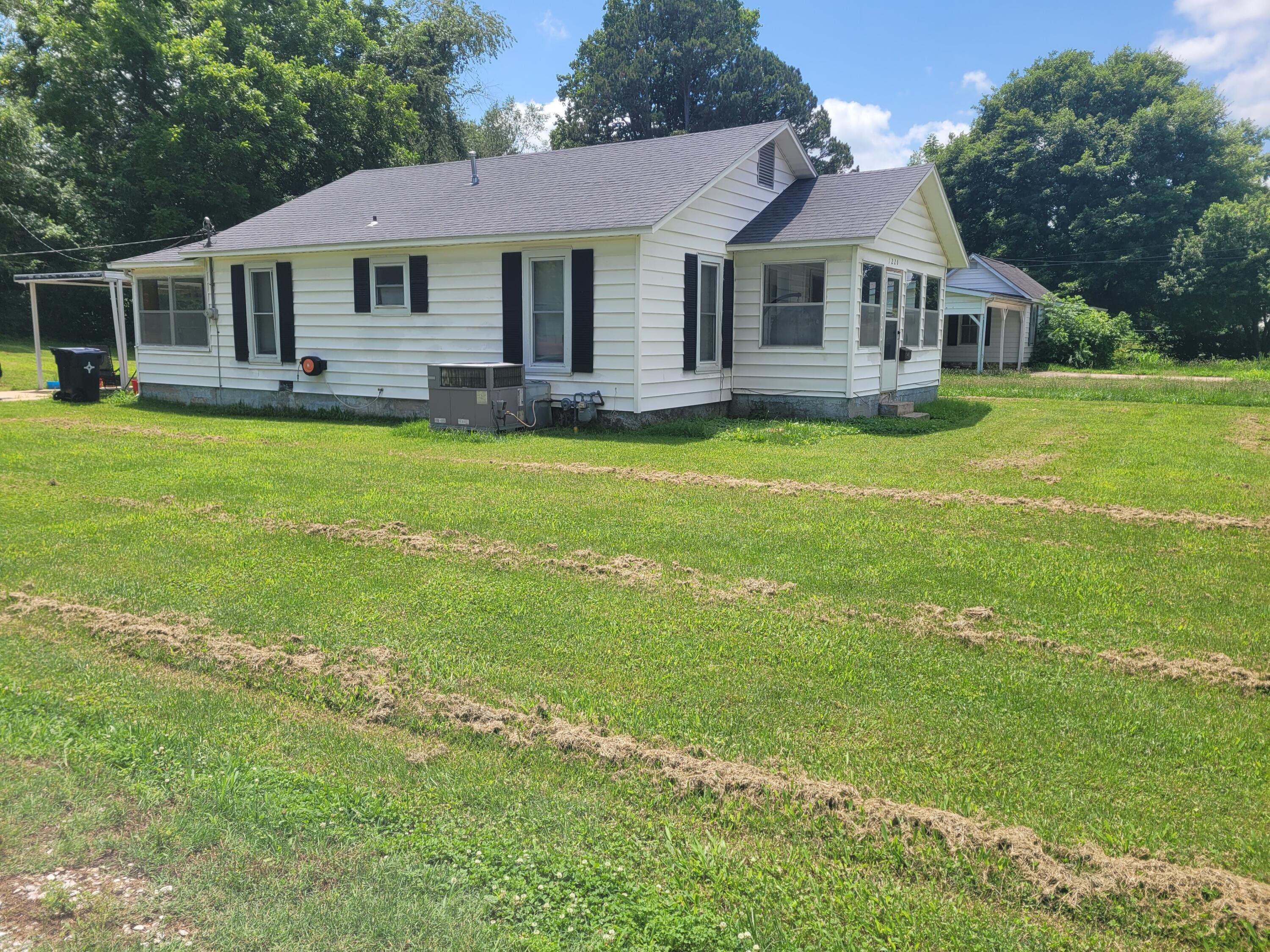1220 Lambert Lane Property Photo 19