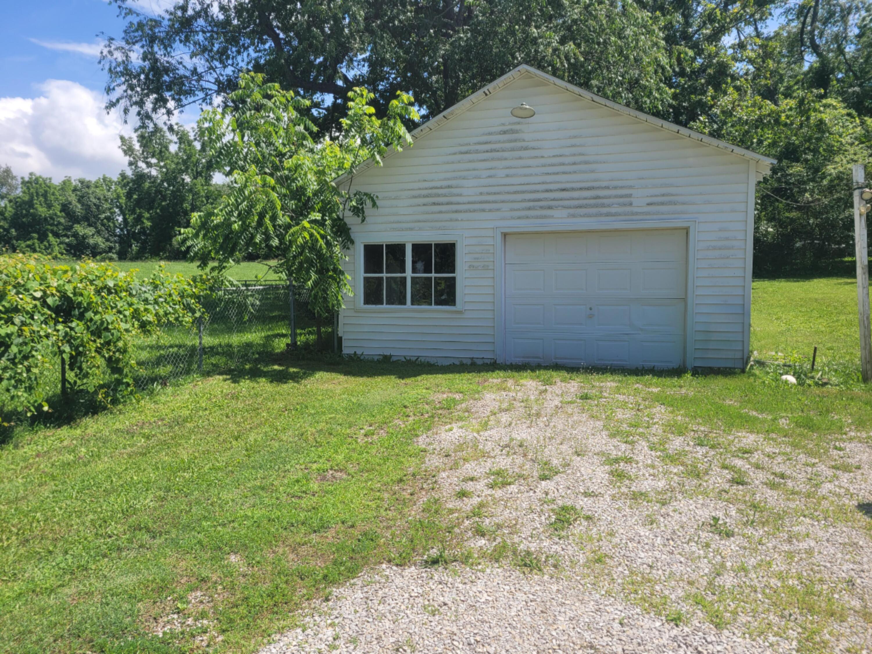 1220 Lambert Lane Property Photo 23