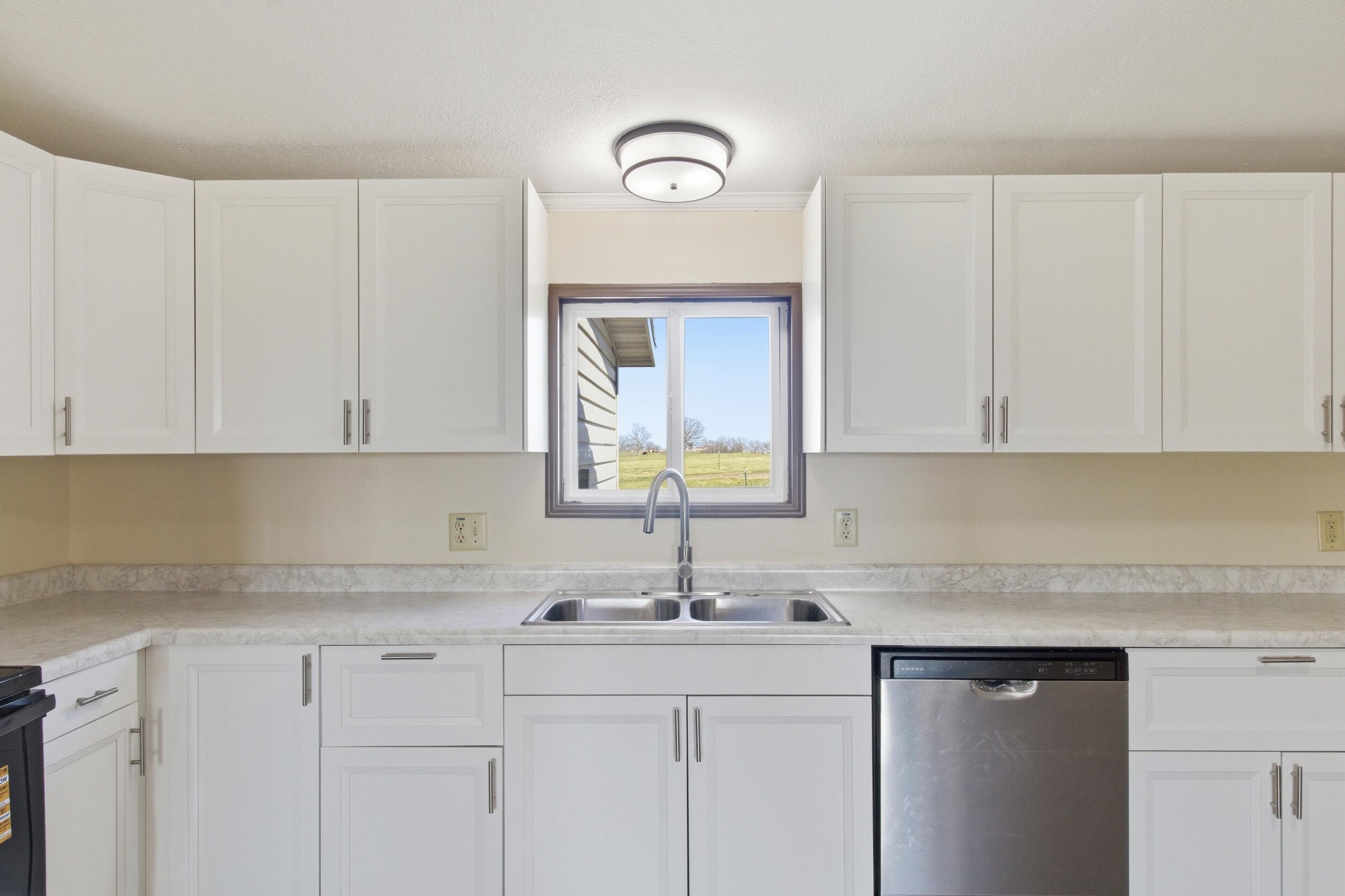 23594 Lawrence 1200 Property Photo 6