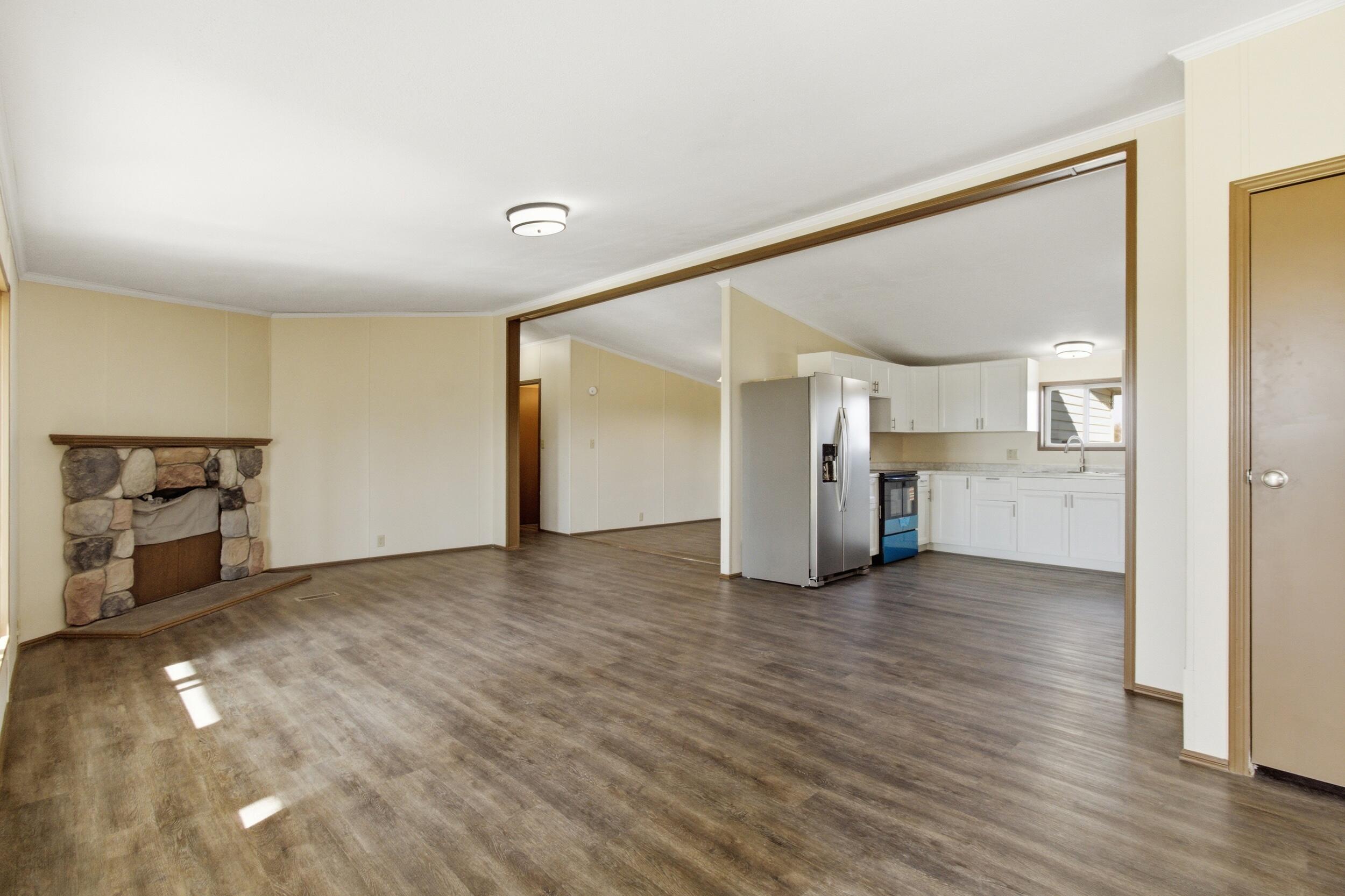 23594 Lawrence 1200 Property Photo 7