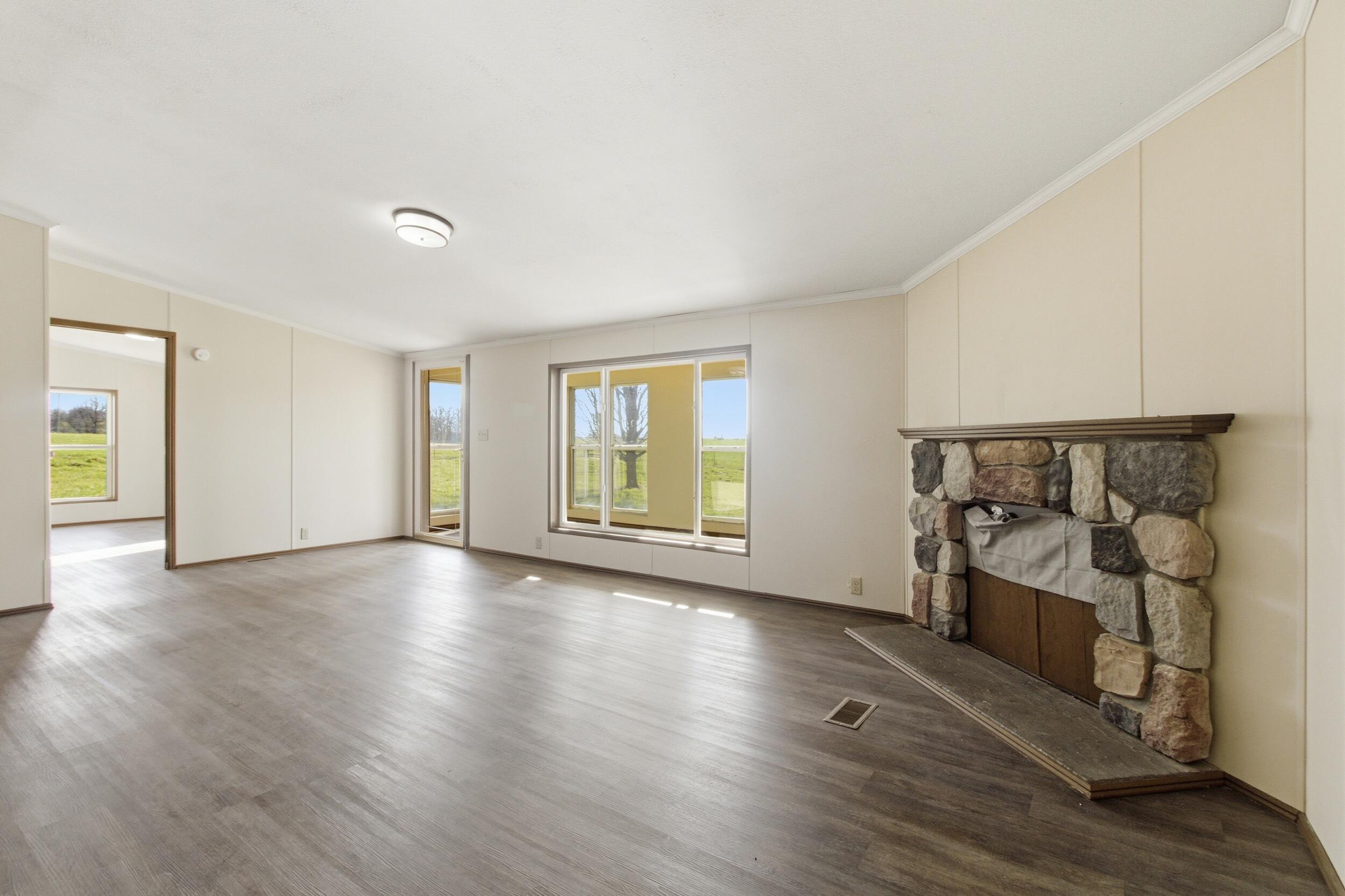 23594 Lawrence 1200 Property Photo 8