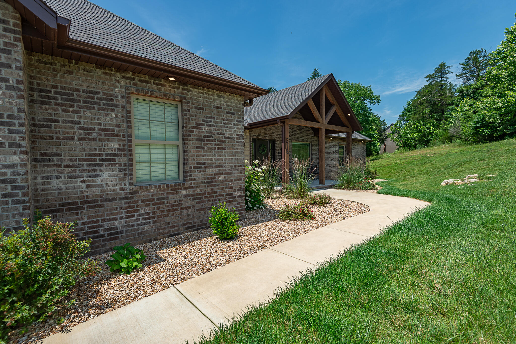 512 Creekside Terrace Property Photo 2