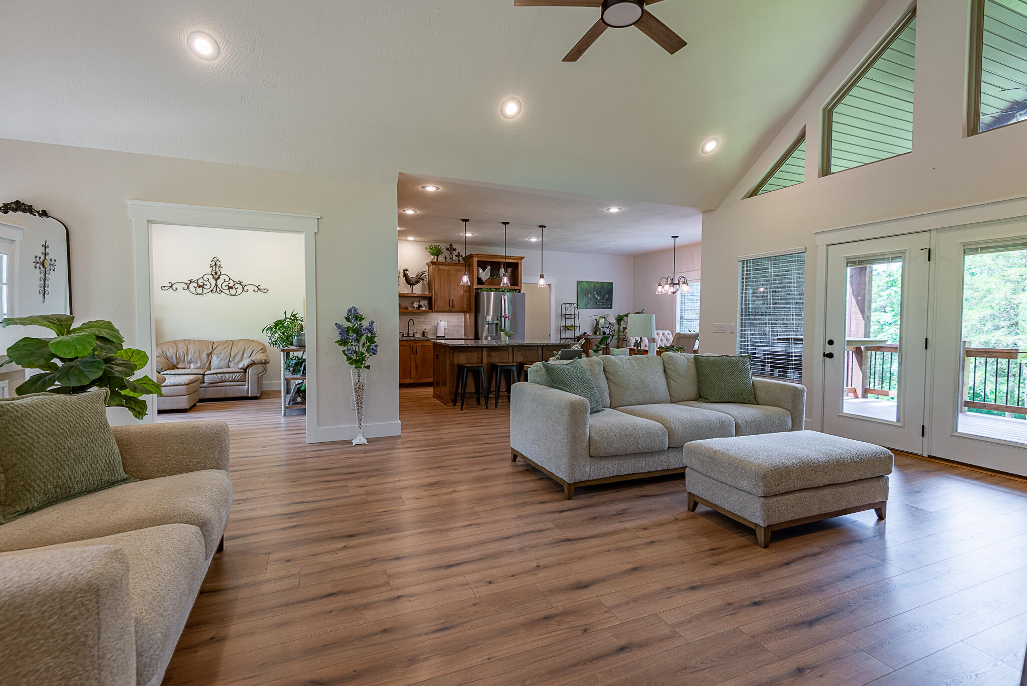 512 Creekside Terrace Property Photo 11