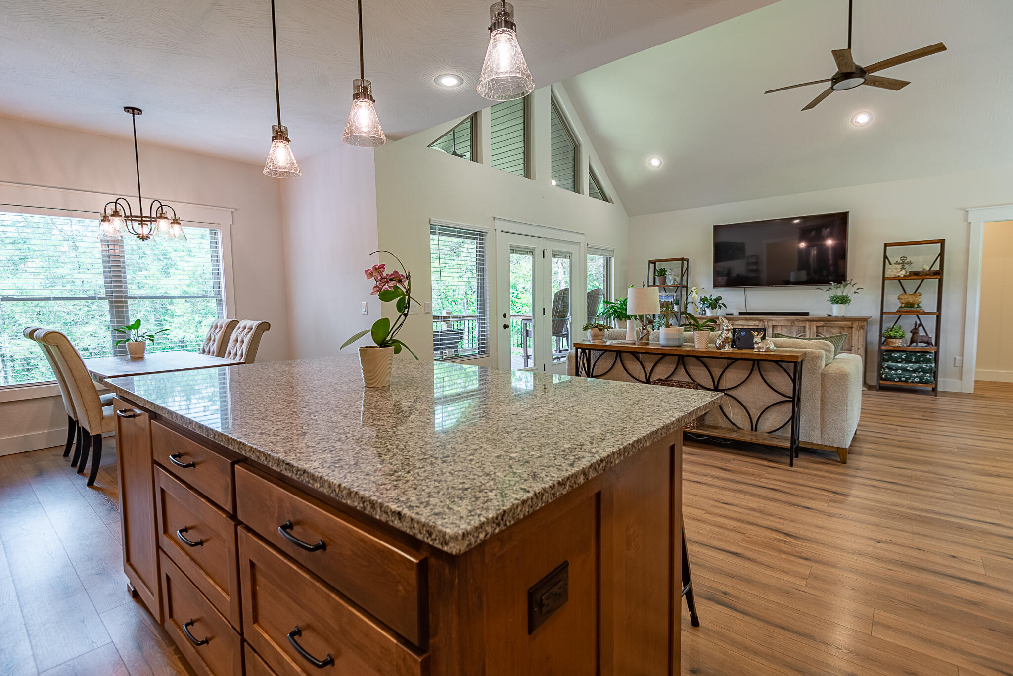 512 Creekside Terrace Property Photo 18
