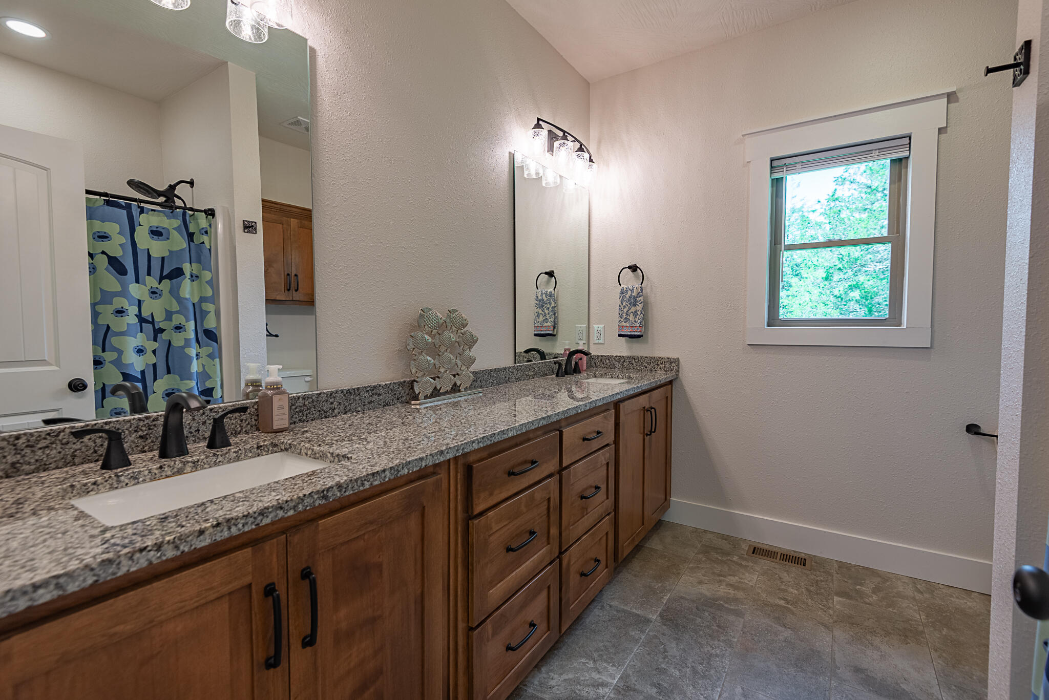 512 Creekside Terrace Property Photo 37