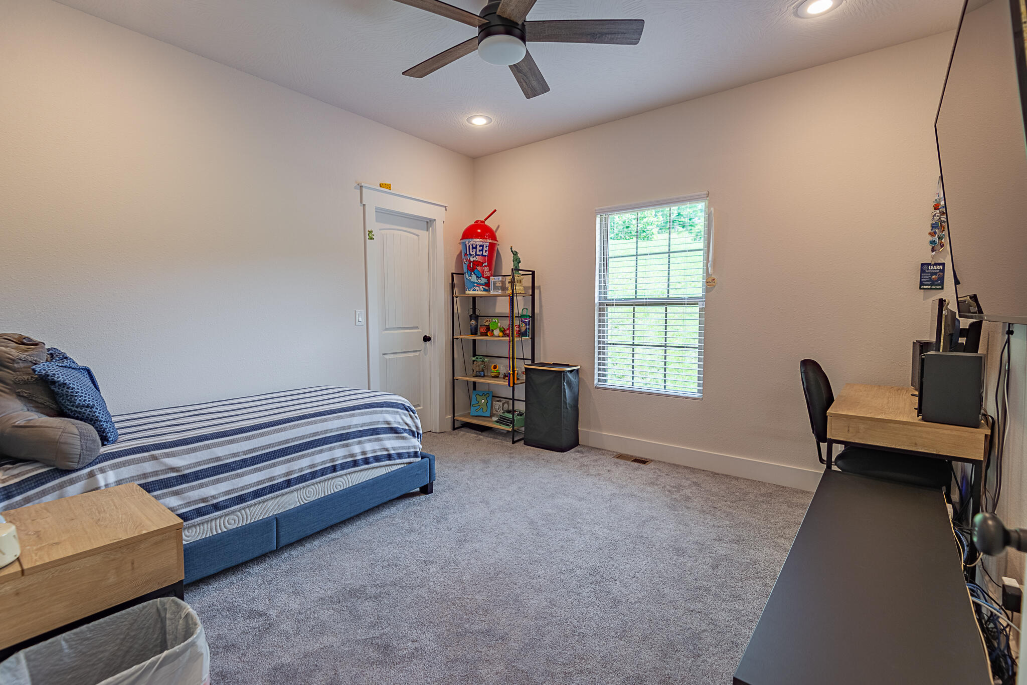 512 Creekside Terrace Property Photo 39